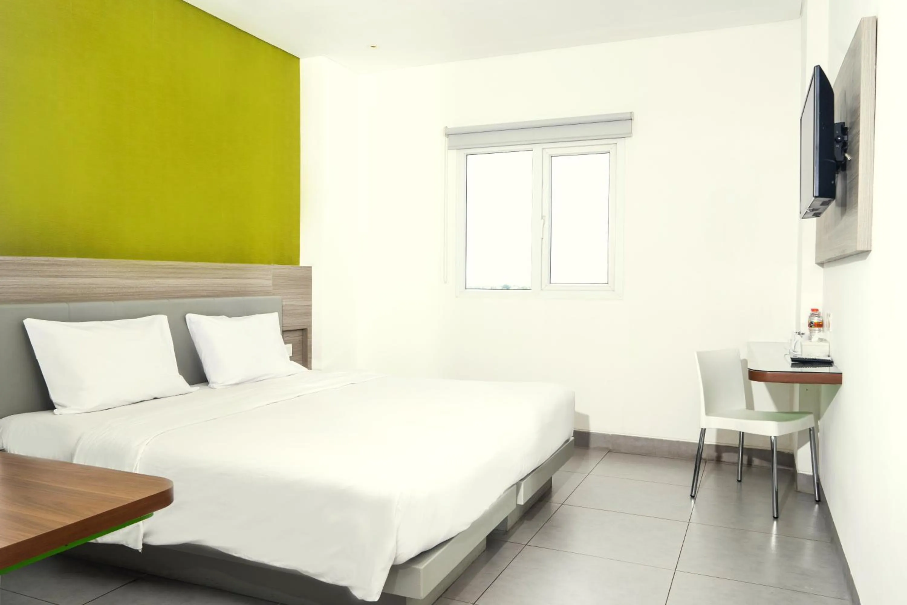 Bedroom, Bed in Amaris Hotel Serang