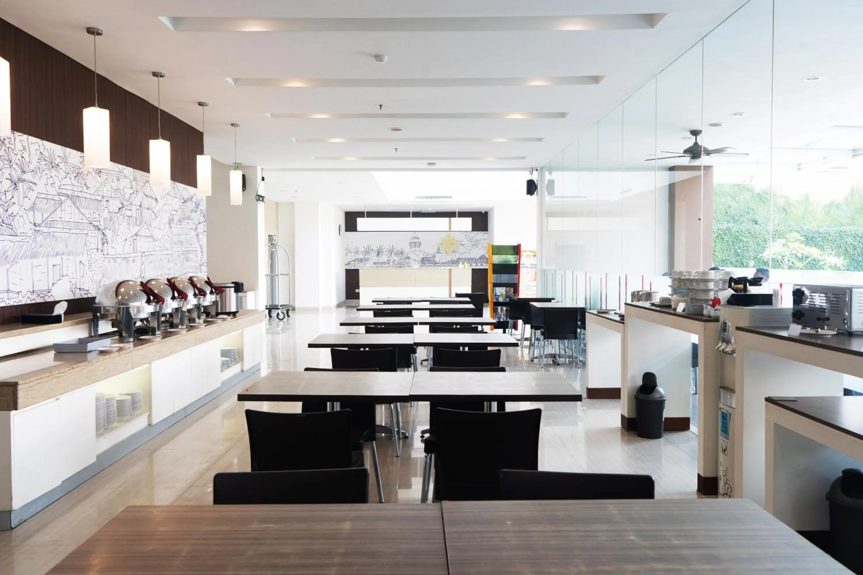 Restaurant/places to eat in Amaris Hotel Serang