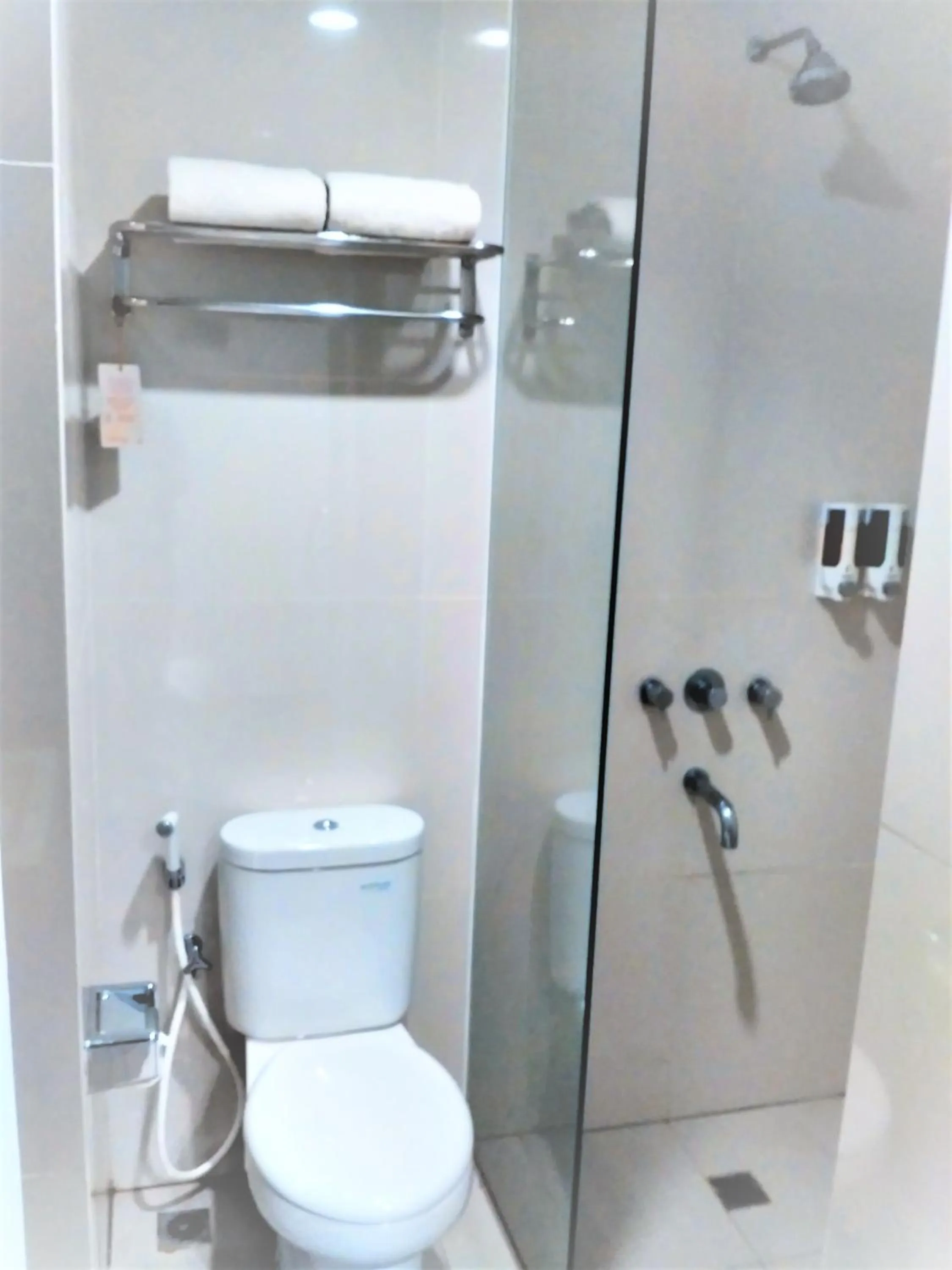 Bathroom in Amaris Hotel Serang