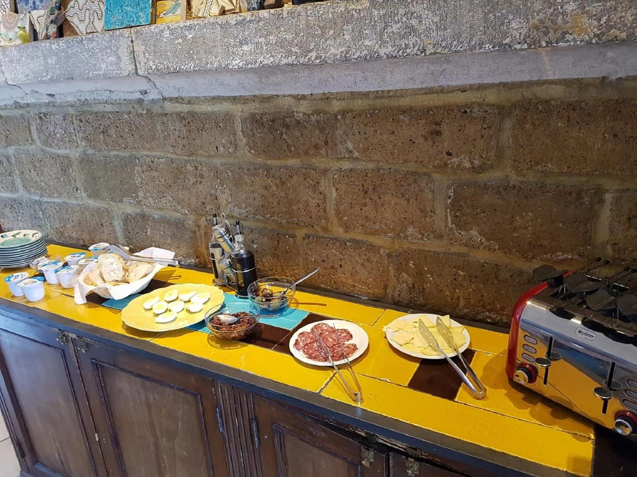 Continental breakfast in Casa del Monacone