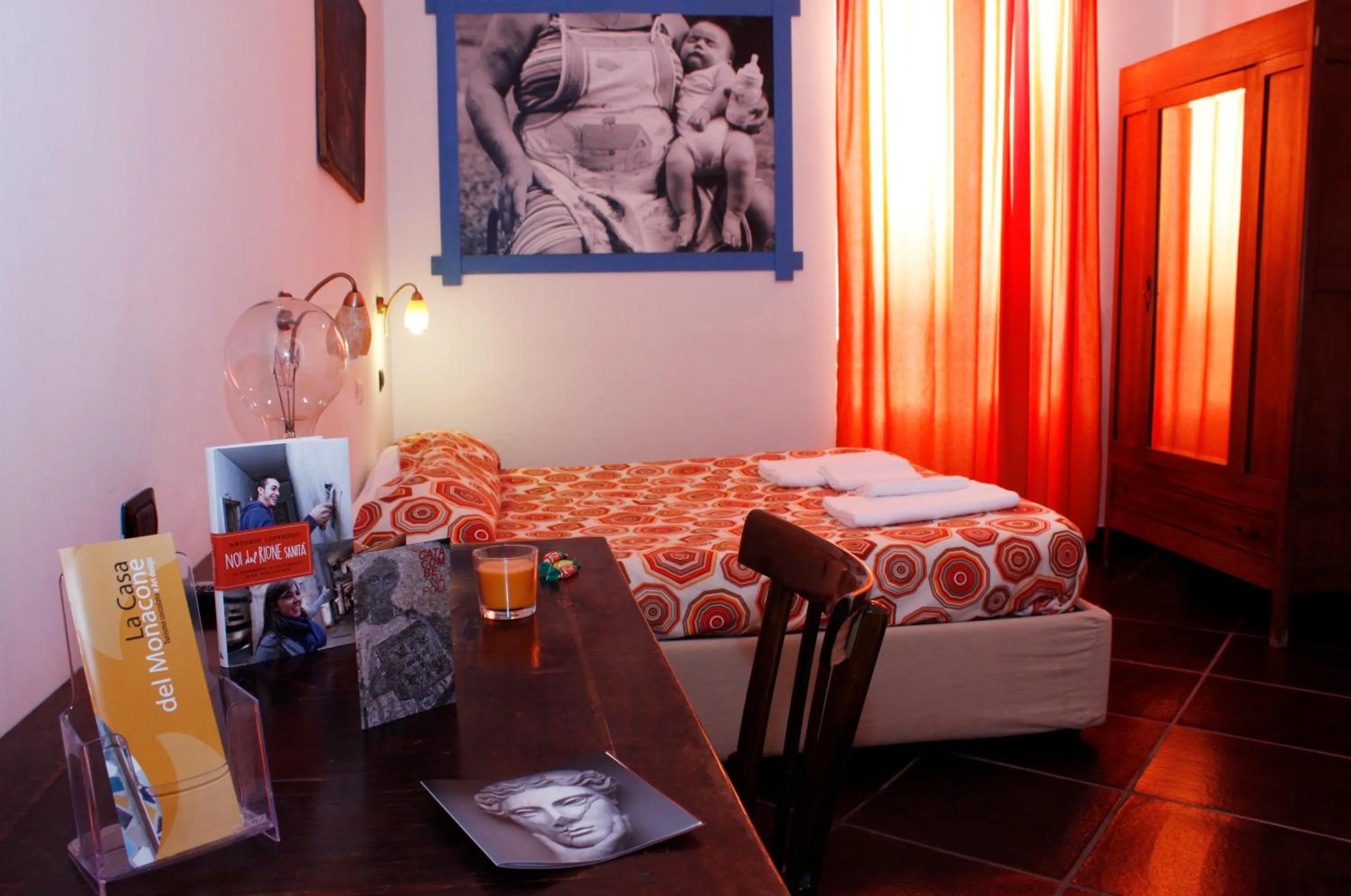 Photo of the whole room, Bed in Casa del Monacone