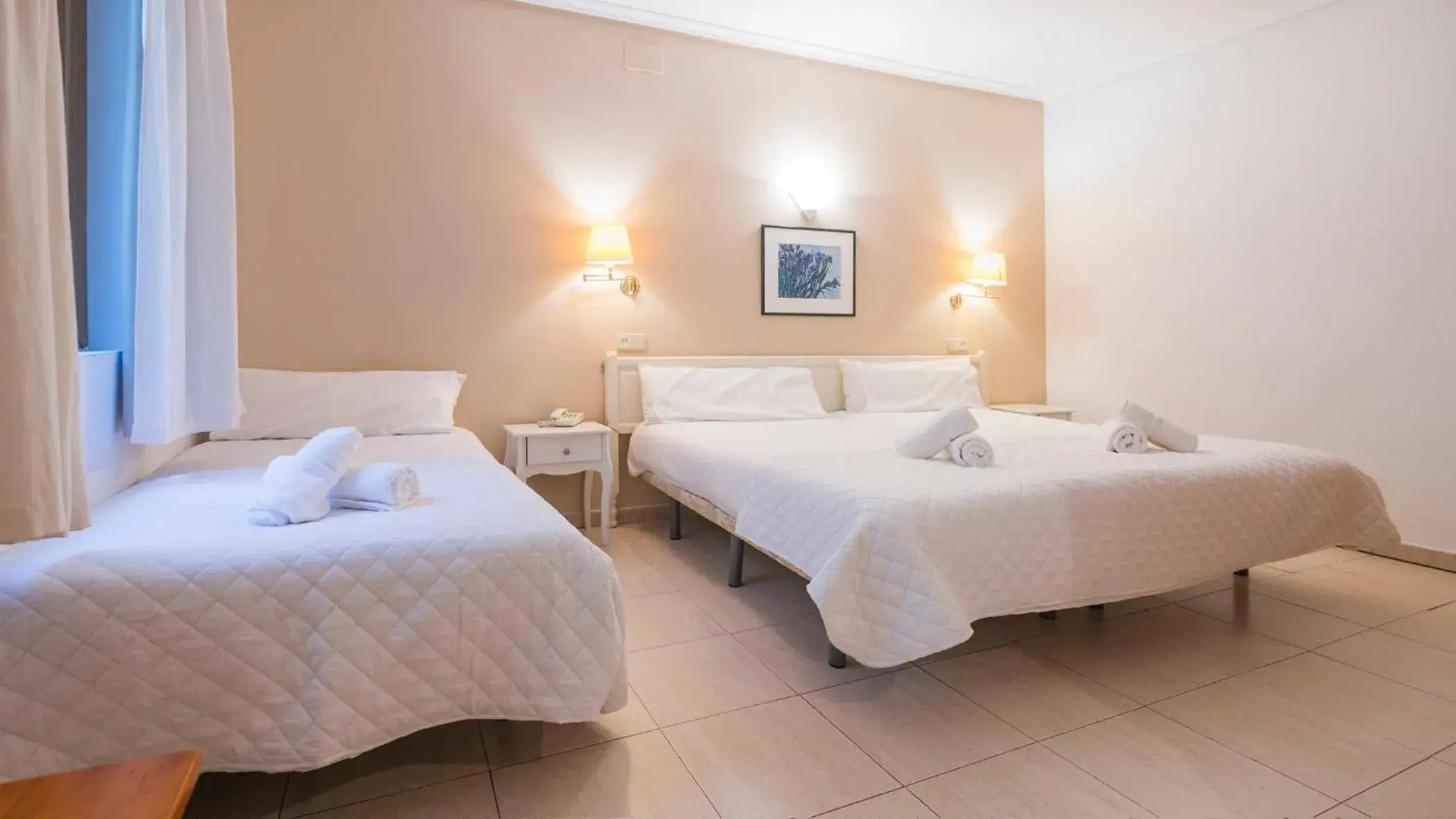 Triple Room in Hostal Centro Triple Room in Hostal Centro