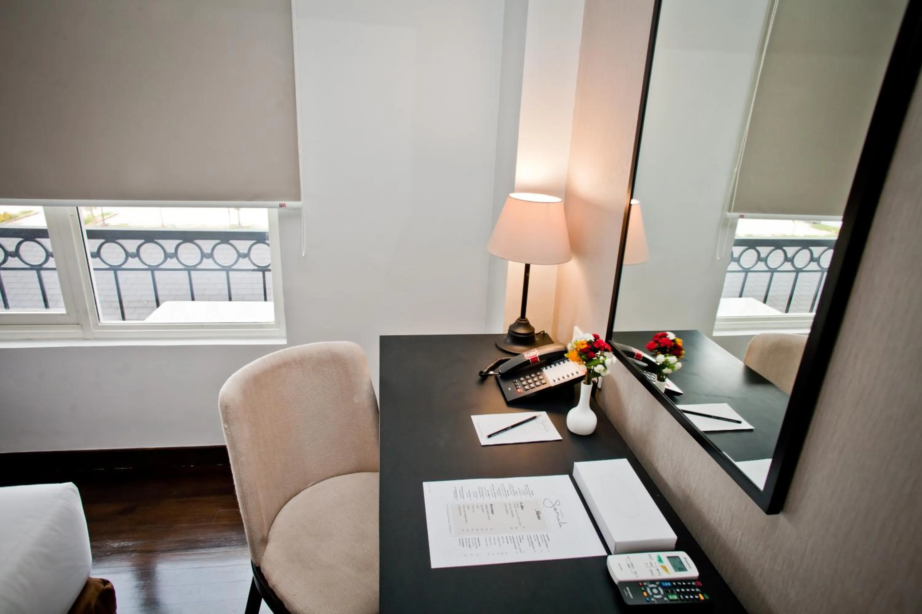 Seating area in Samala Hotel Jakarta Cengkareng