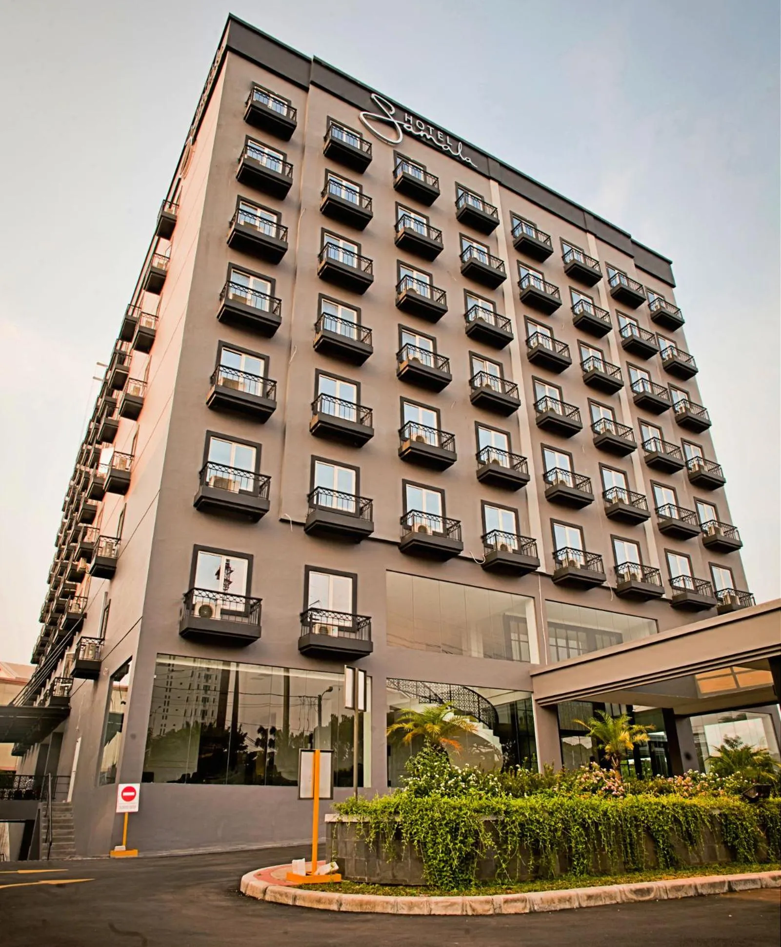 Property building in Samala Hotel Jakarta Cengkareng