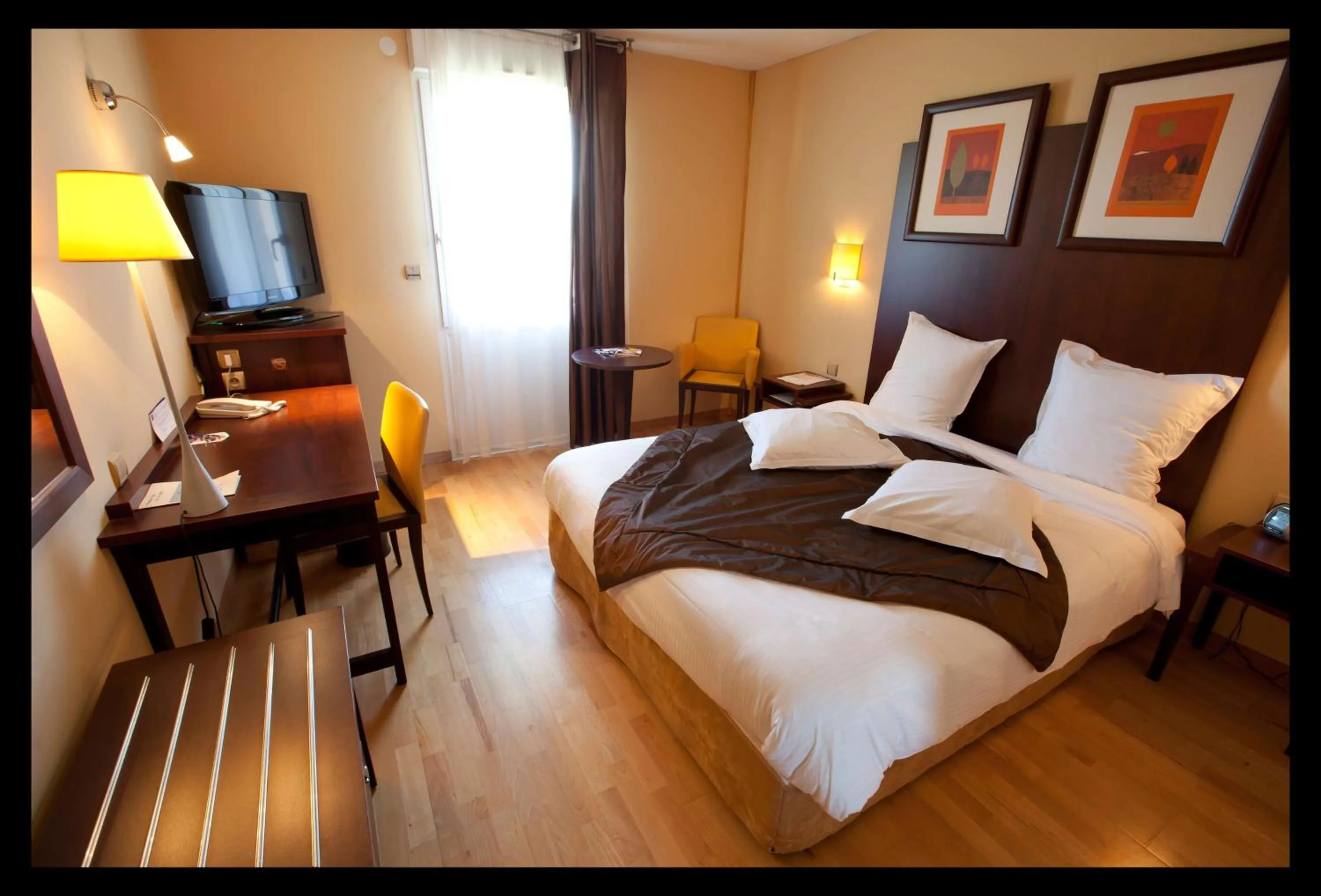 Photo of the whole room, Bed in Best Western Plus La Fayette Hotel et SPA