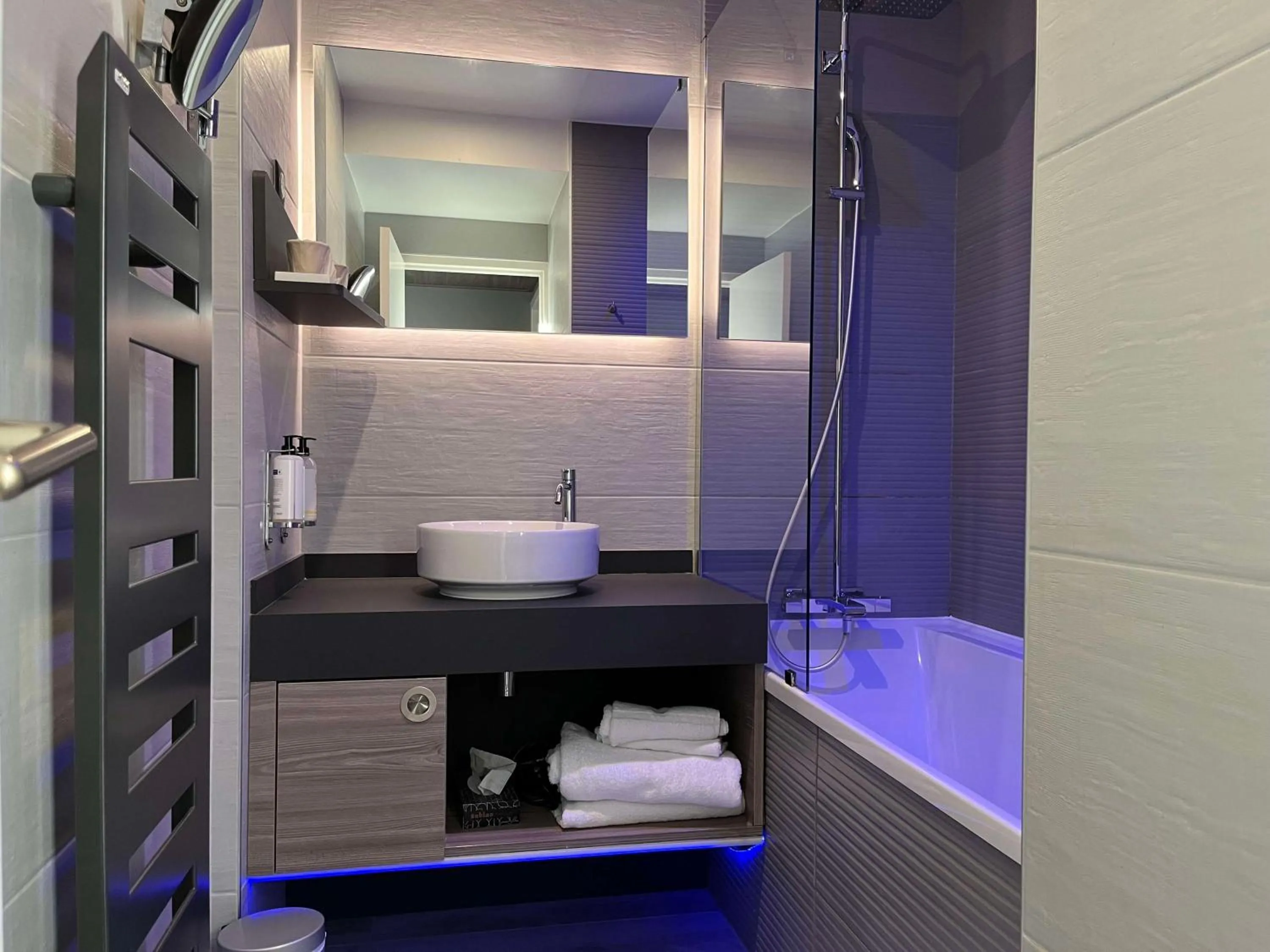 Bathroom in Best Western Plus La Fayette Hotel et SPA