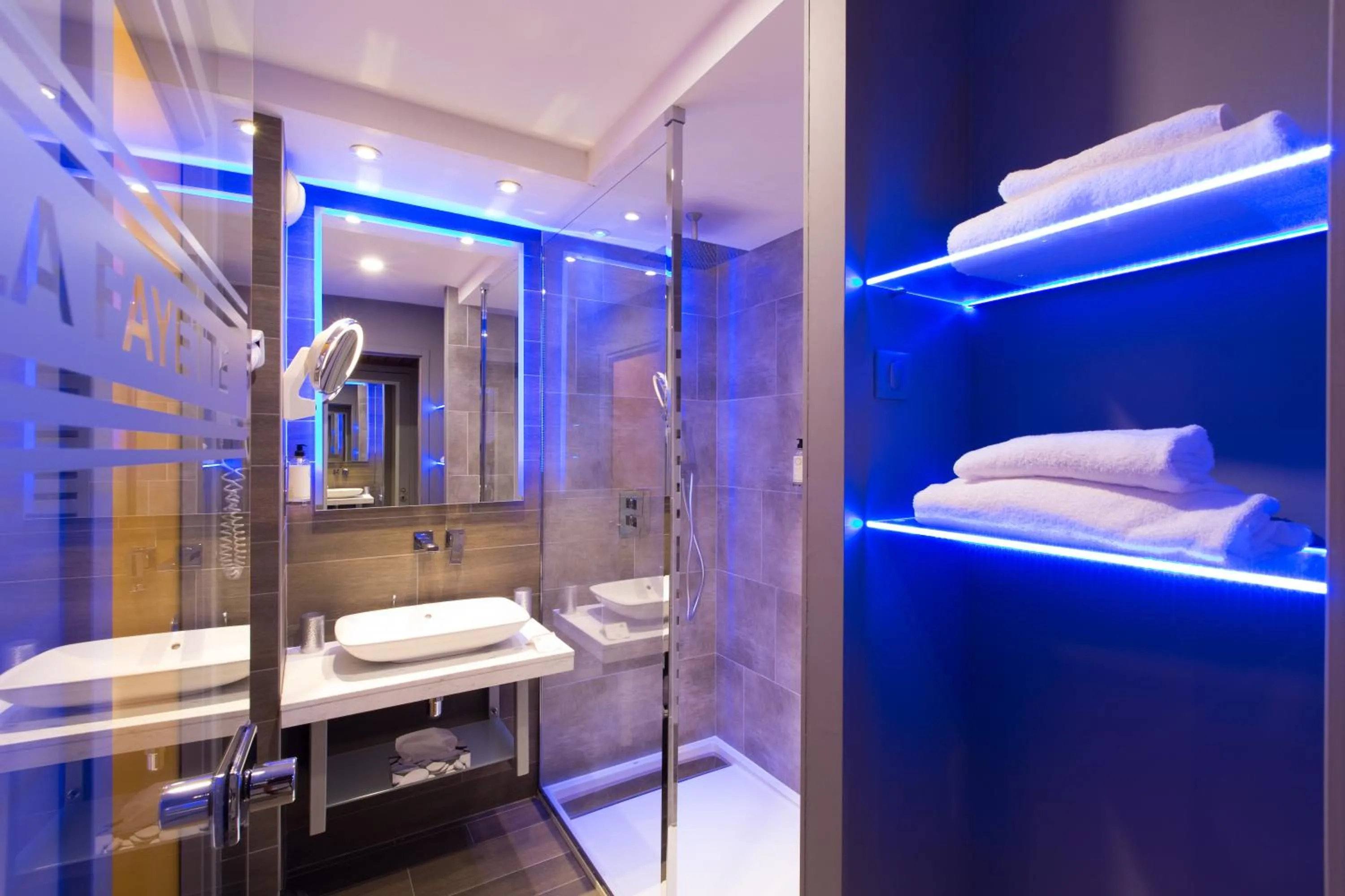 Shower in Best Western Plus La Fayette Hotel et SPA