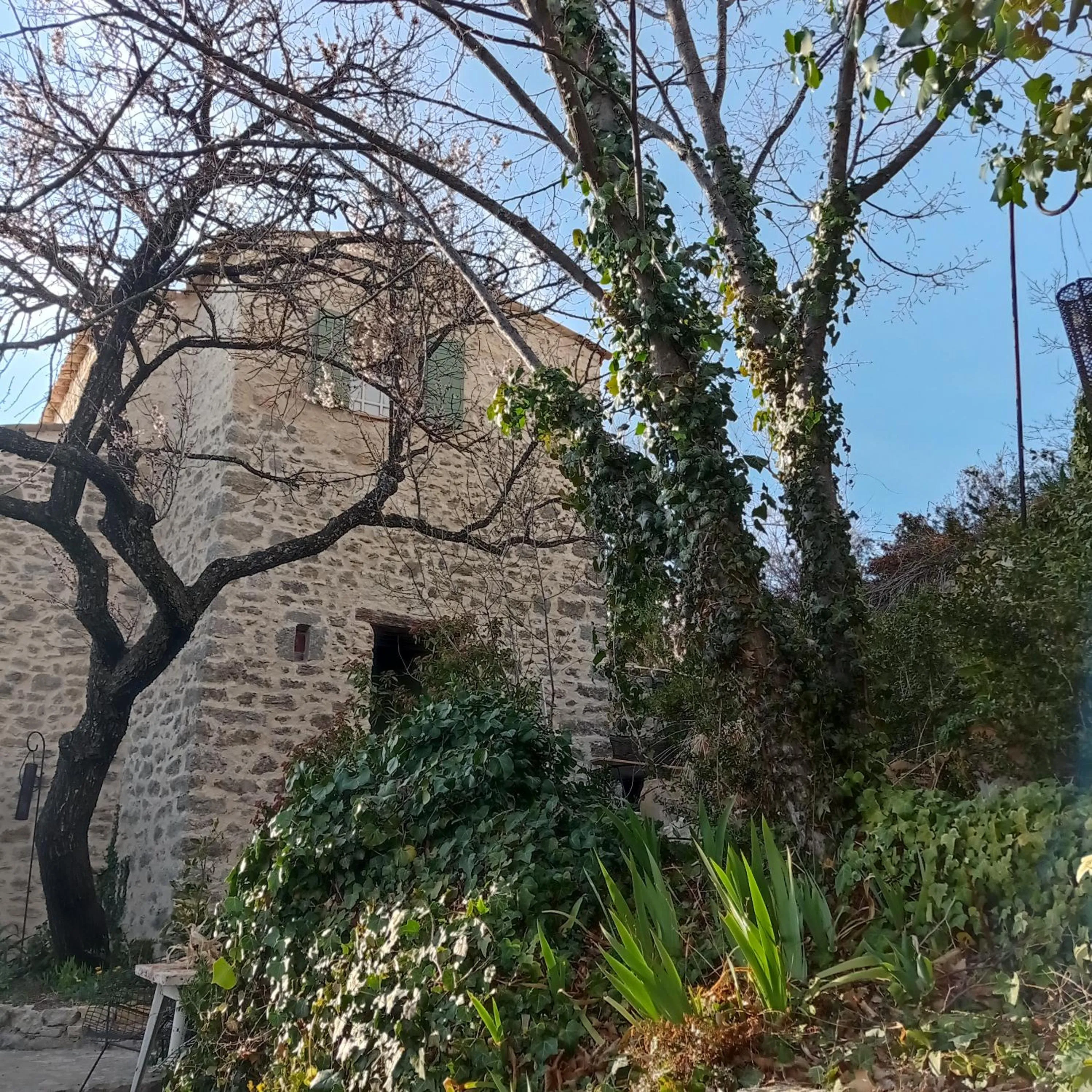 Property building in La Fontaine