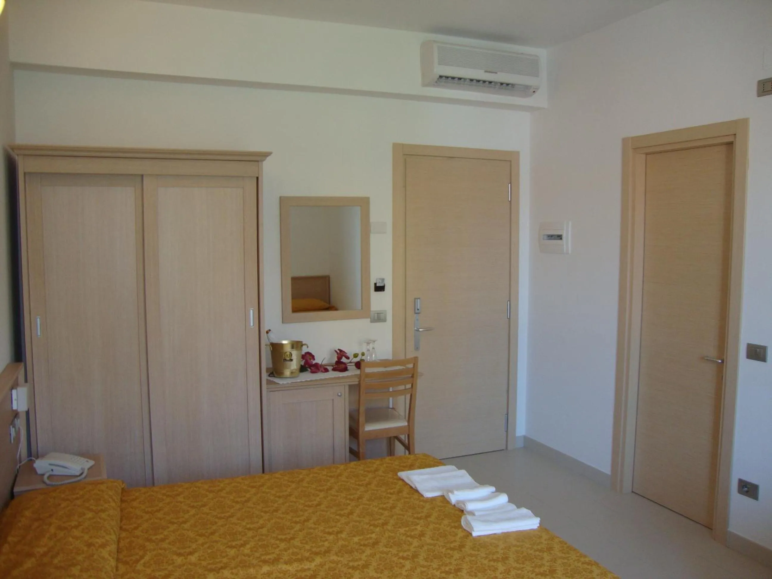 Photo of the whole room, Bed in Hotel Capitano