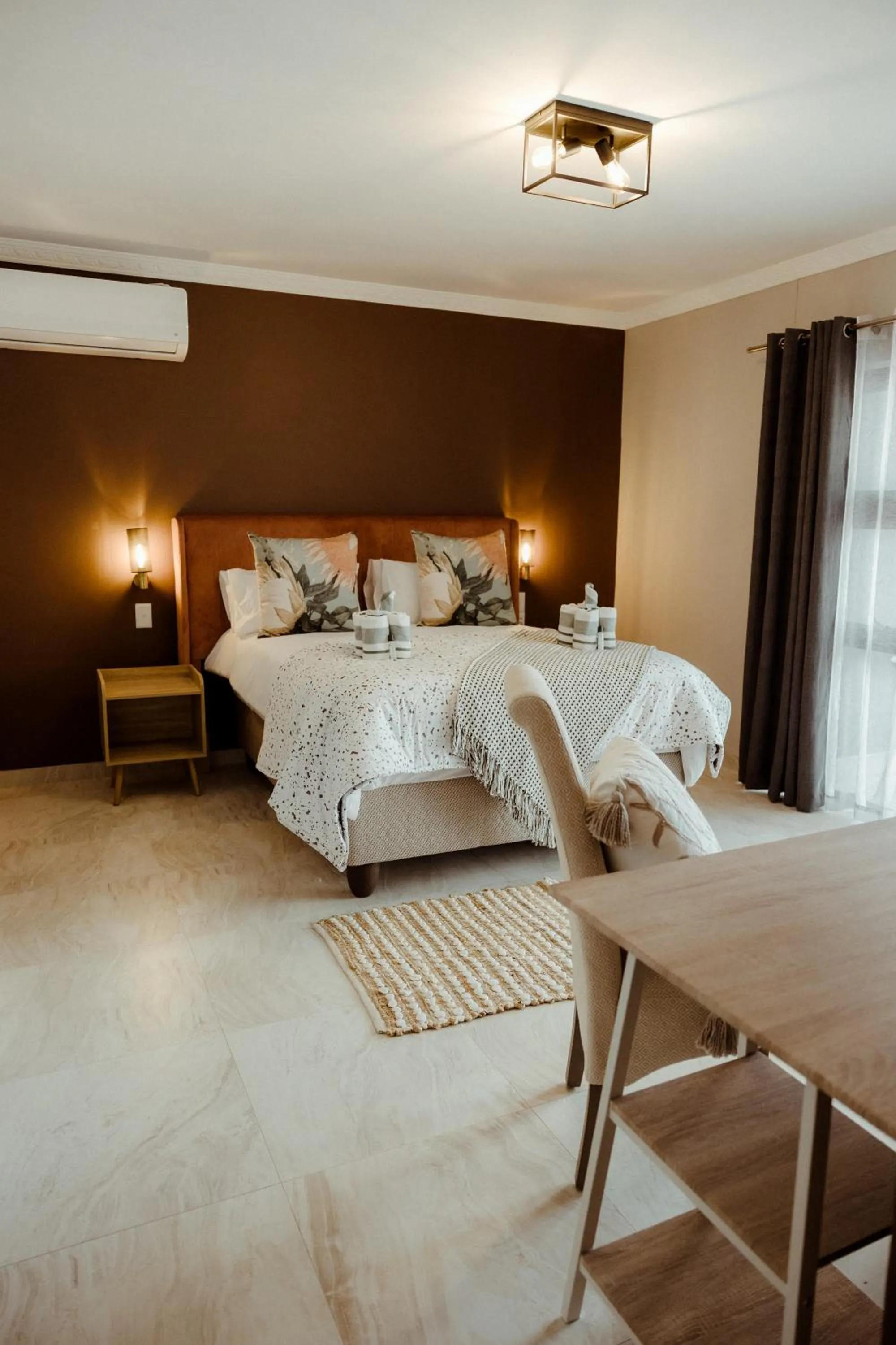 Bed in Out of Africa Town Lodge