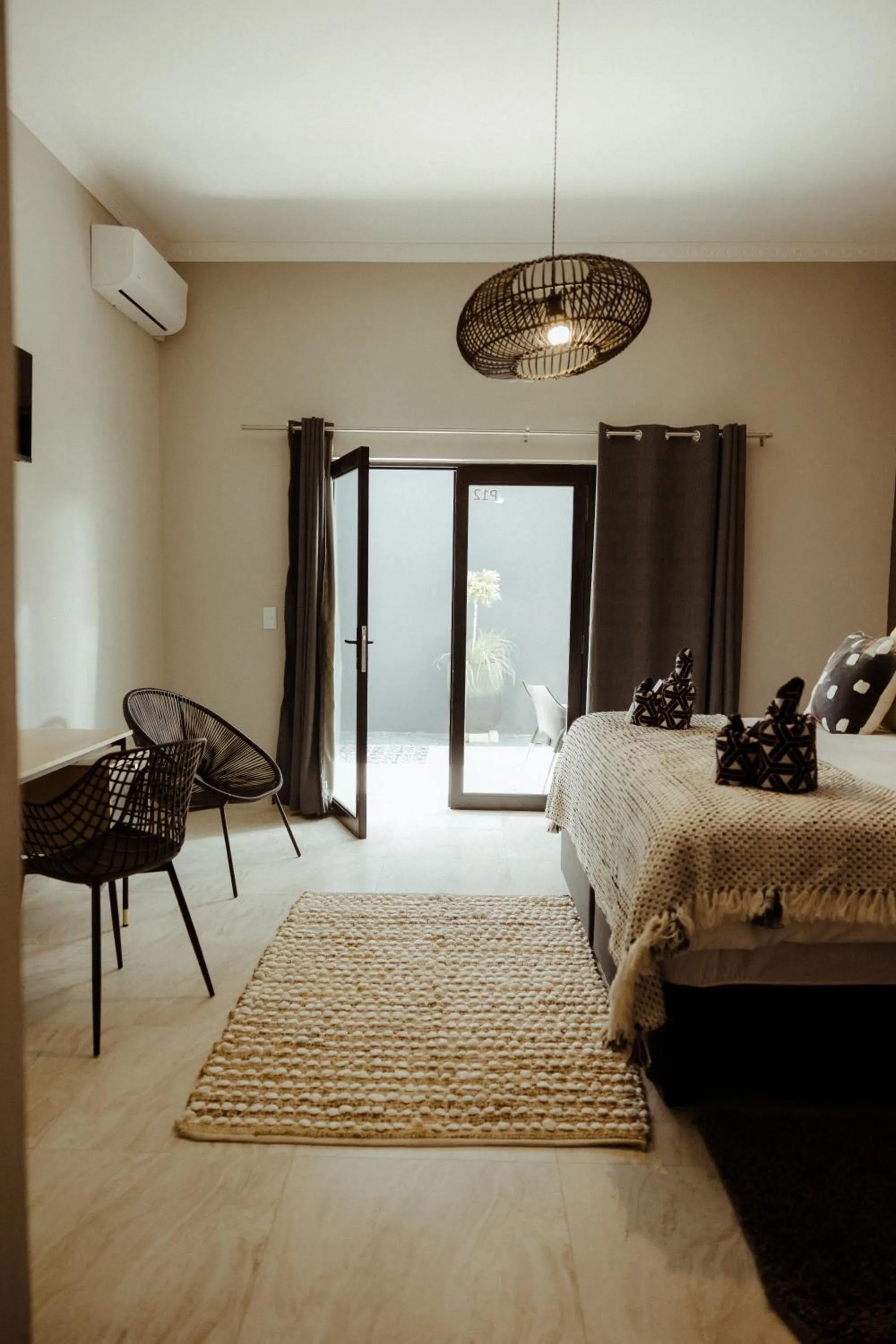 Bed in Out of Africa Town Lodge