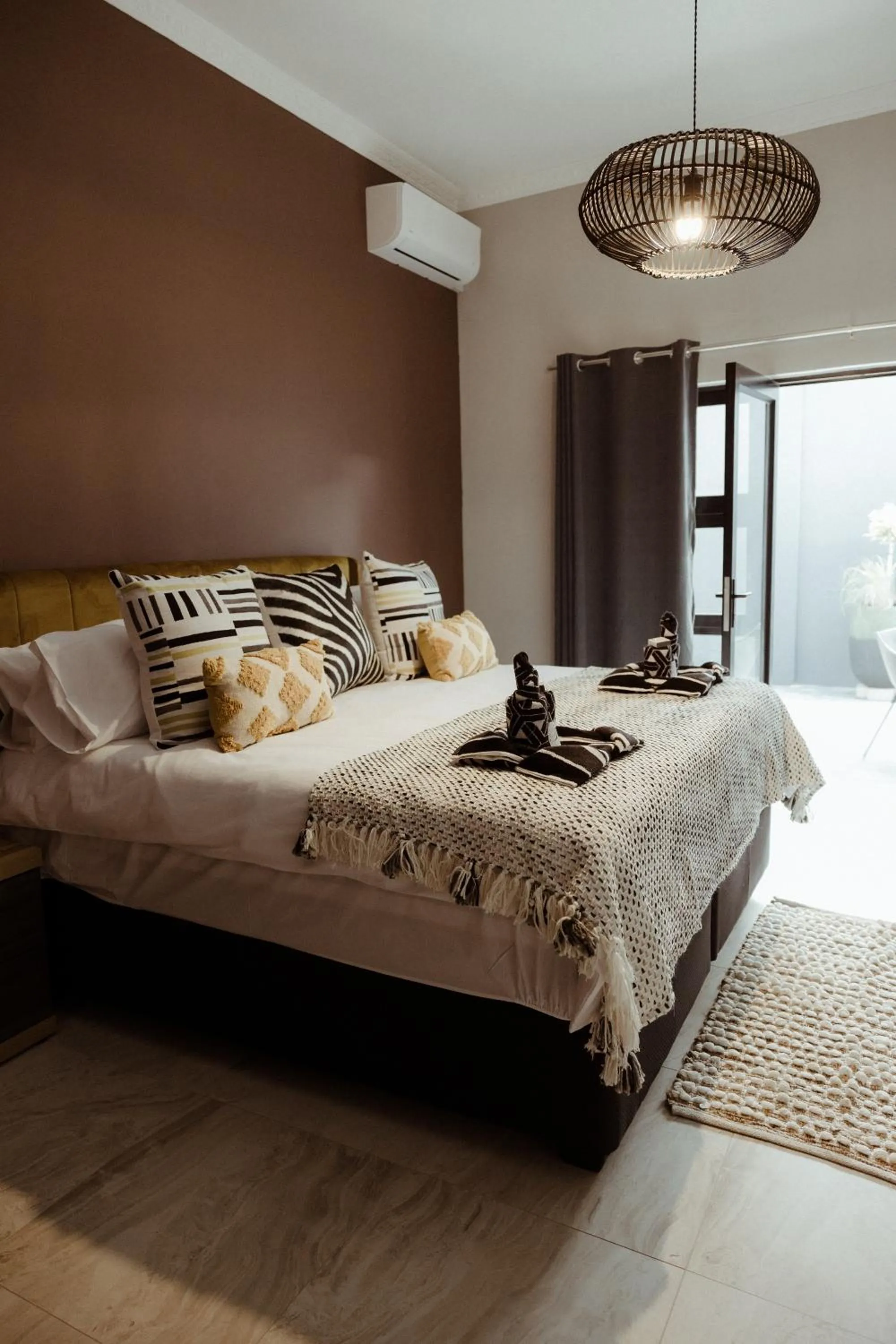 Bed in Out of Africa Town Lodge