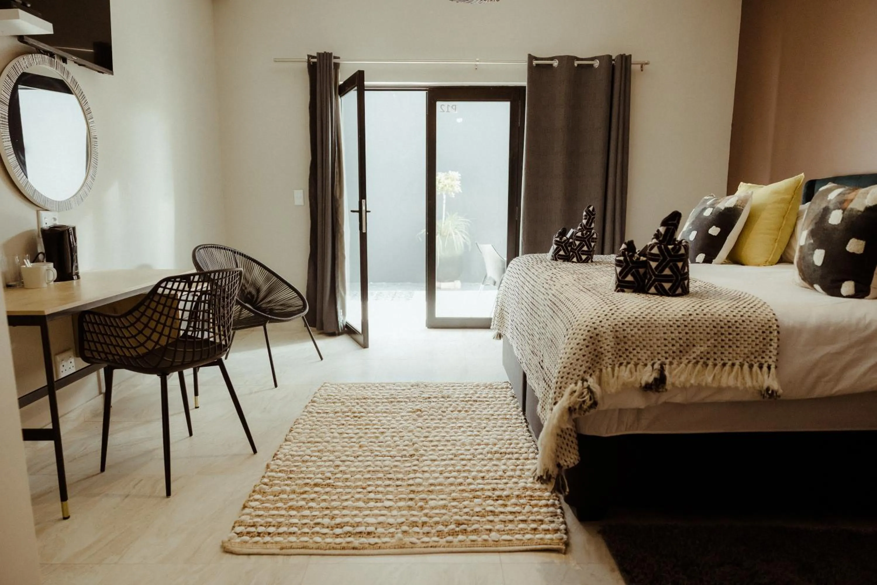 Bed in Out of Africa Town Lodge