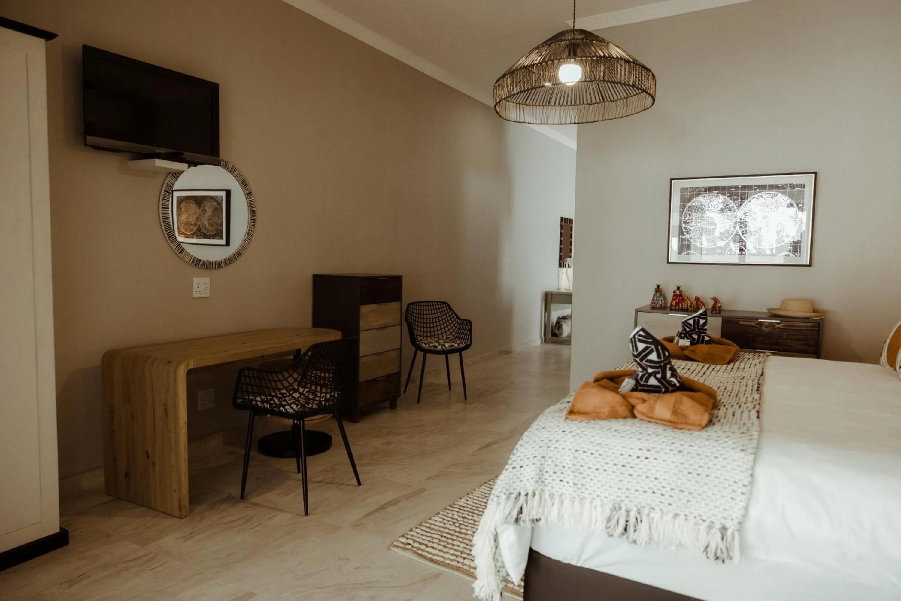 Bed in Out of Africa Town Lodge