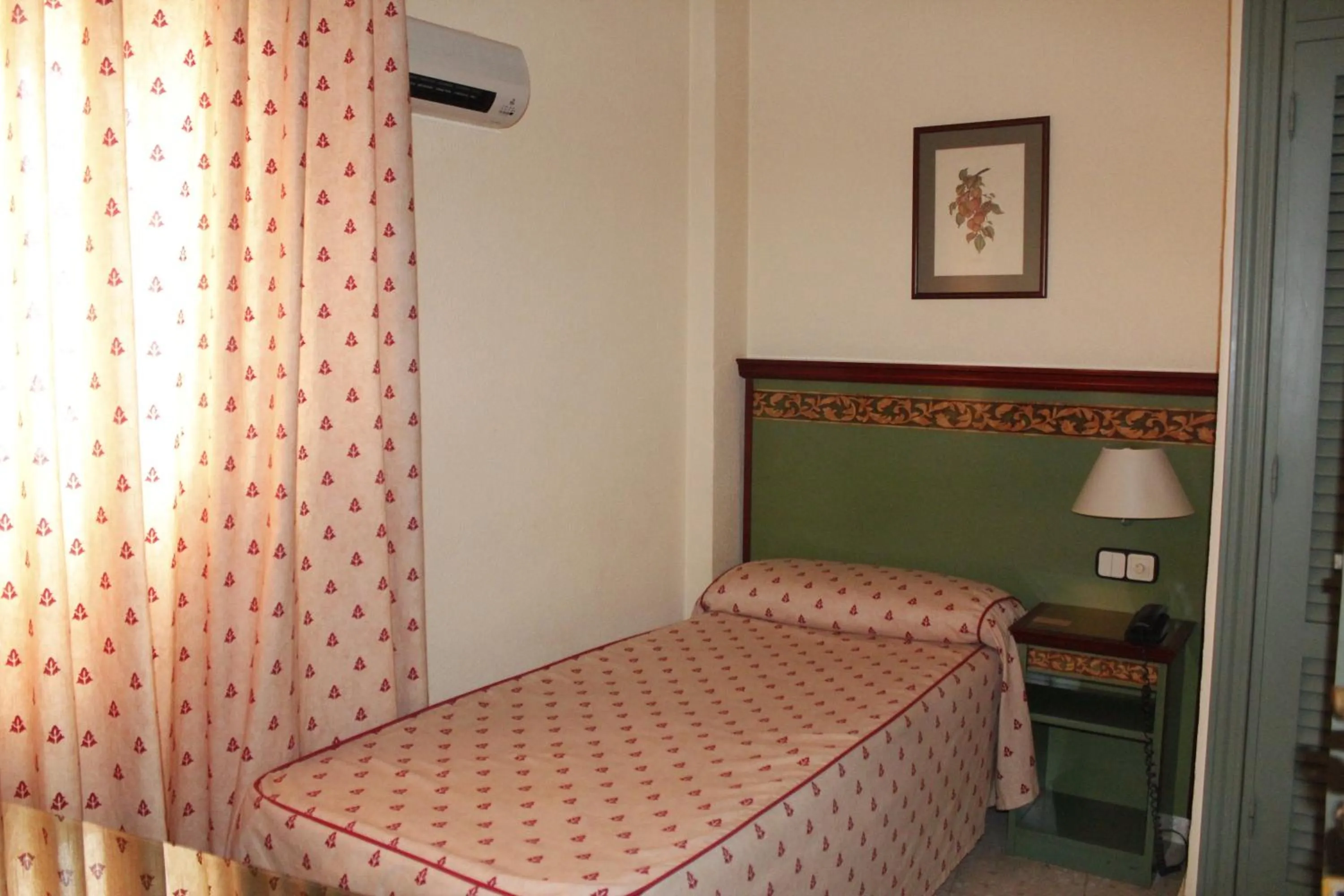 Bed in Hotel Restaurante Logasasanti