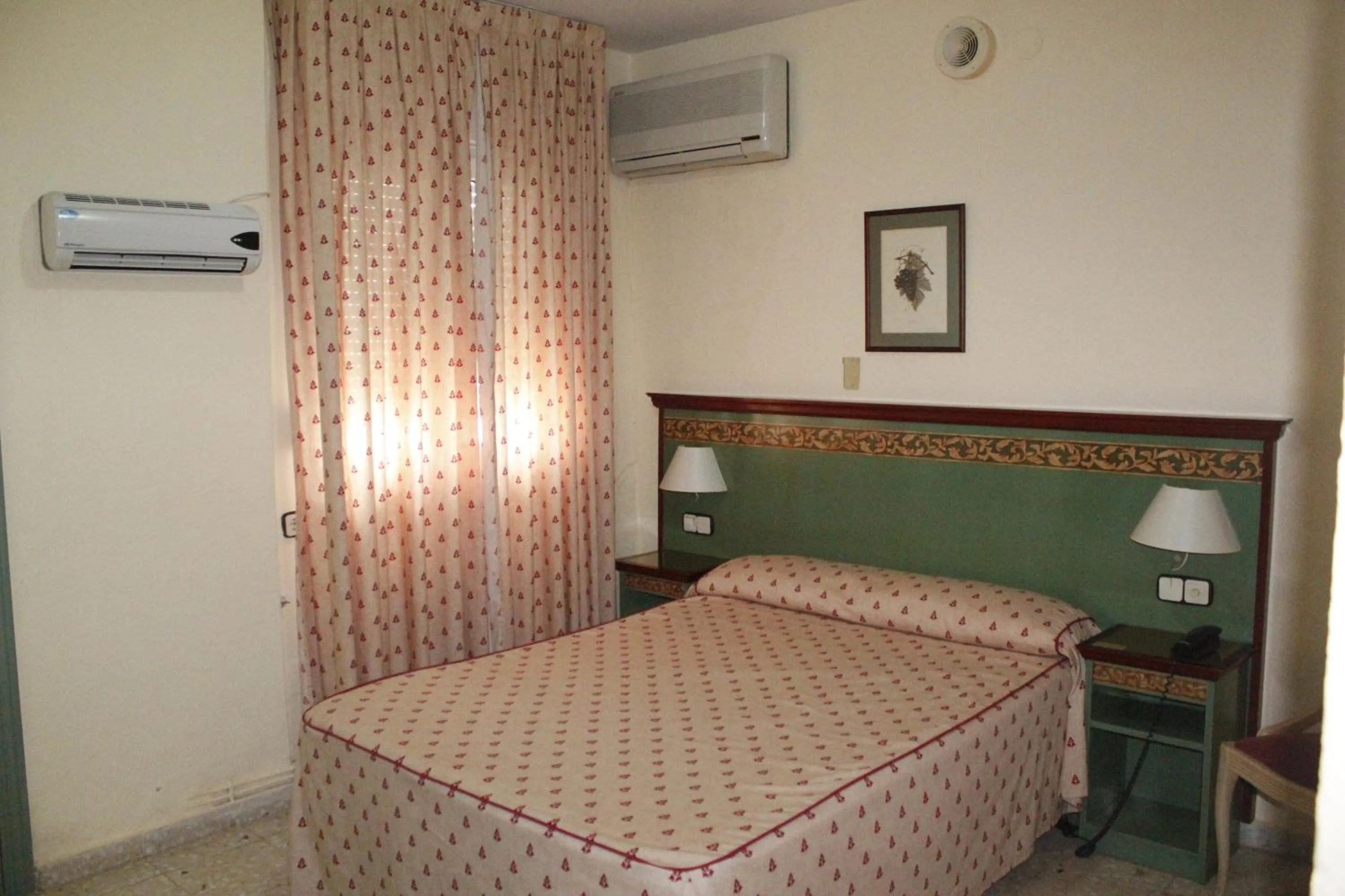 Bed in Hotel Restaurante Logasasanti