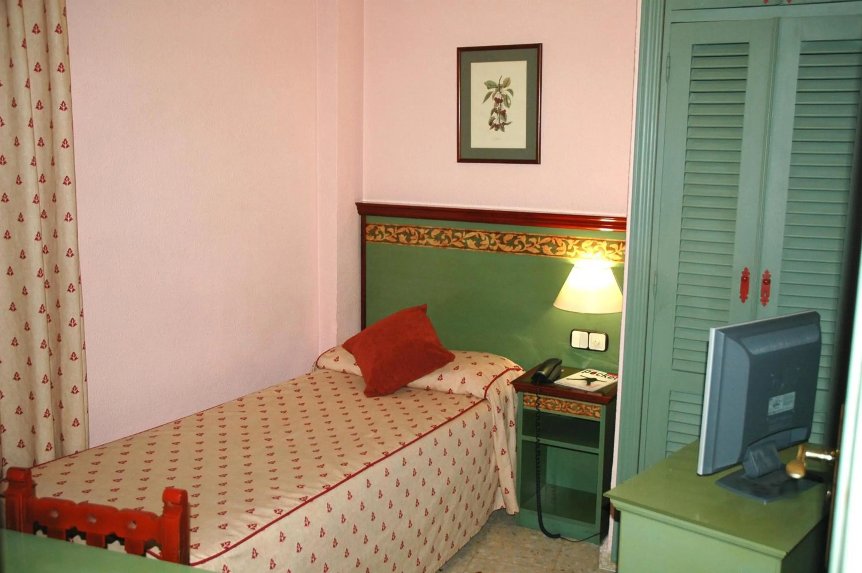 Bed in Hotel Restaurante Logasasanti