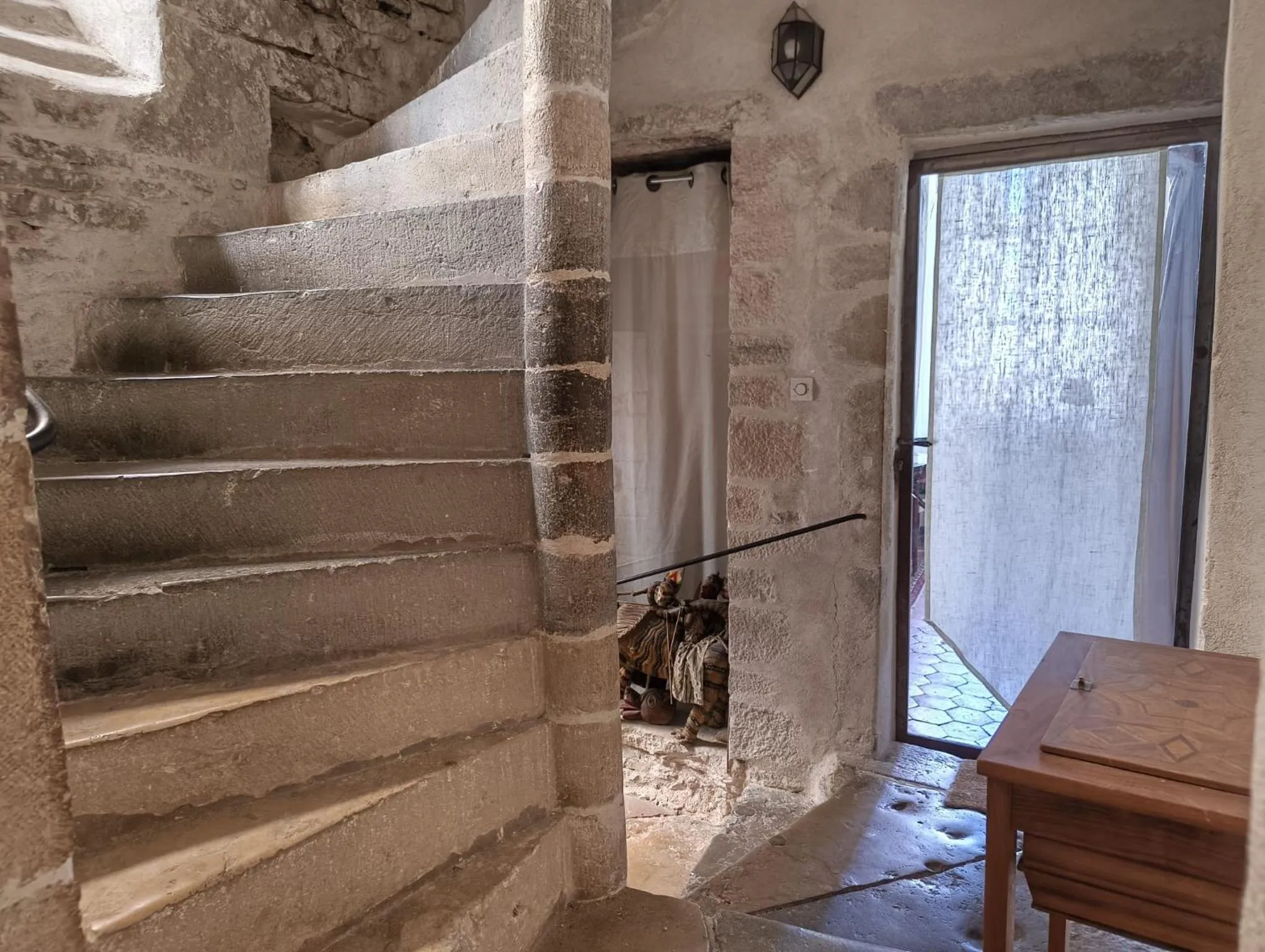 Property building in Maison Romane 1136