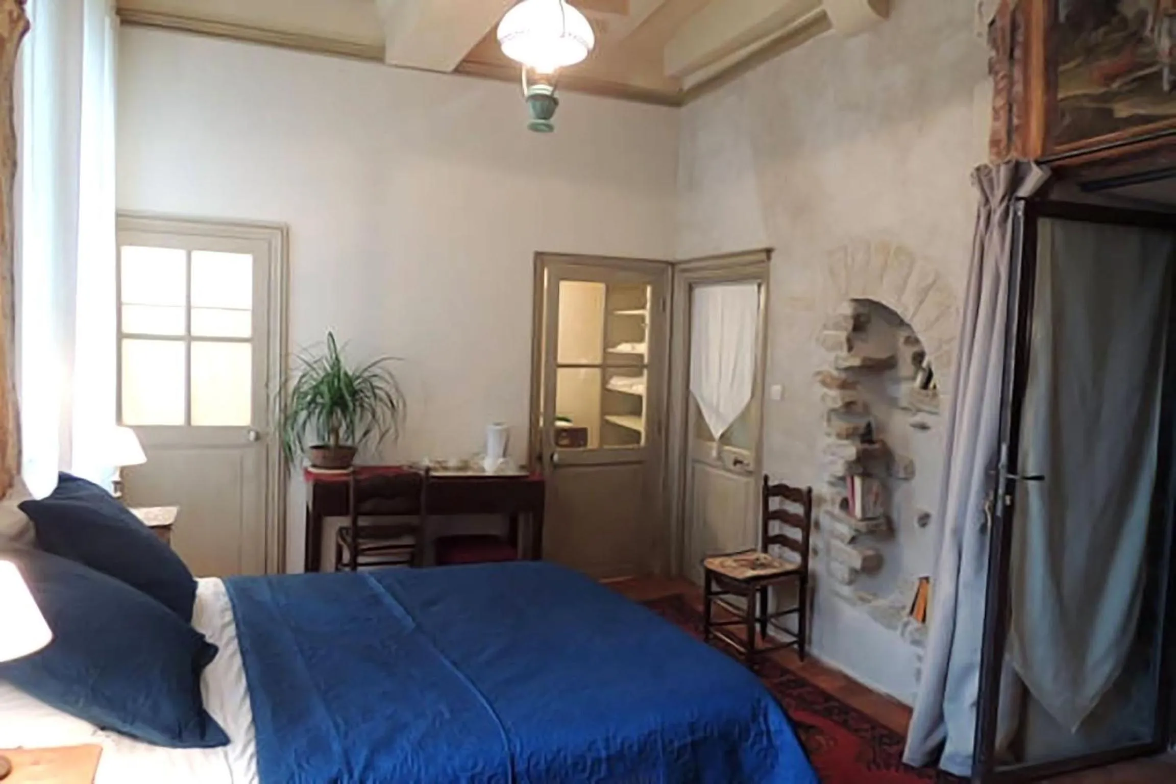 Coffee/tea facilities, Bed in Maison Romane 1136