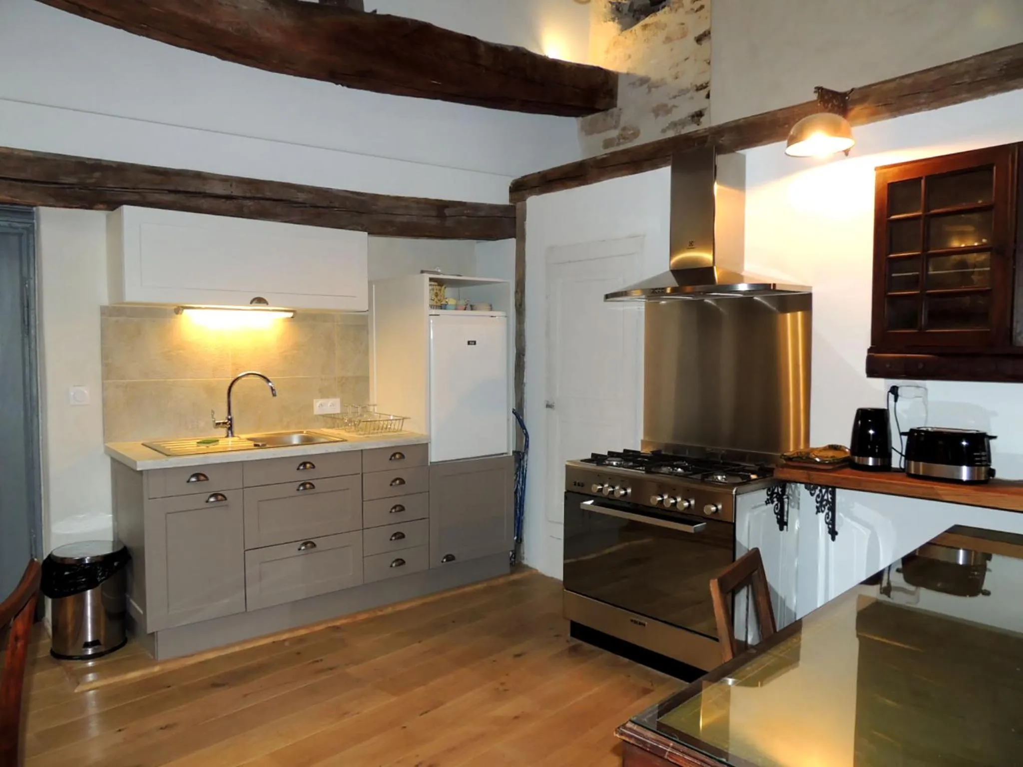Kitchen or kitchenette in Maison Romane 1136