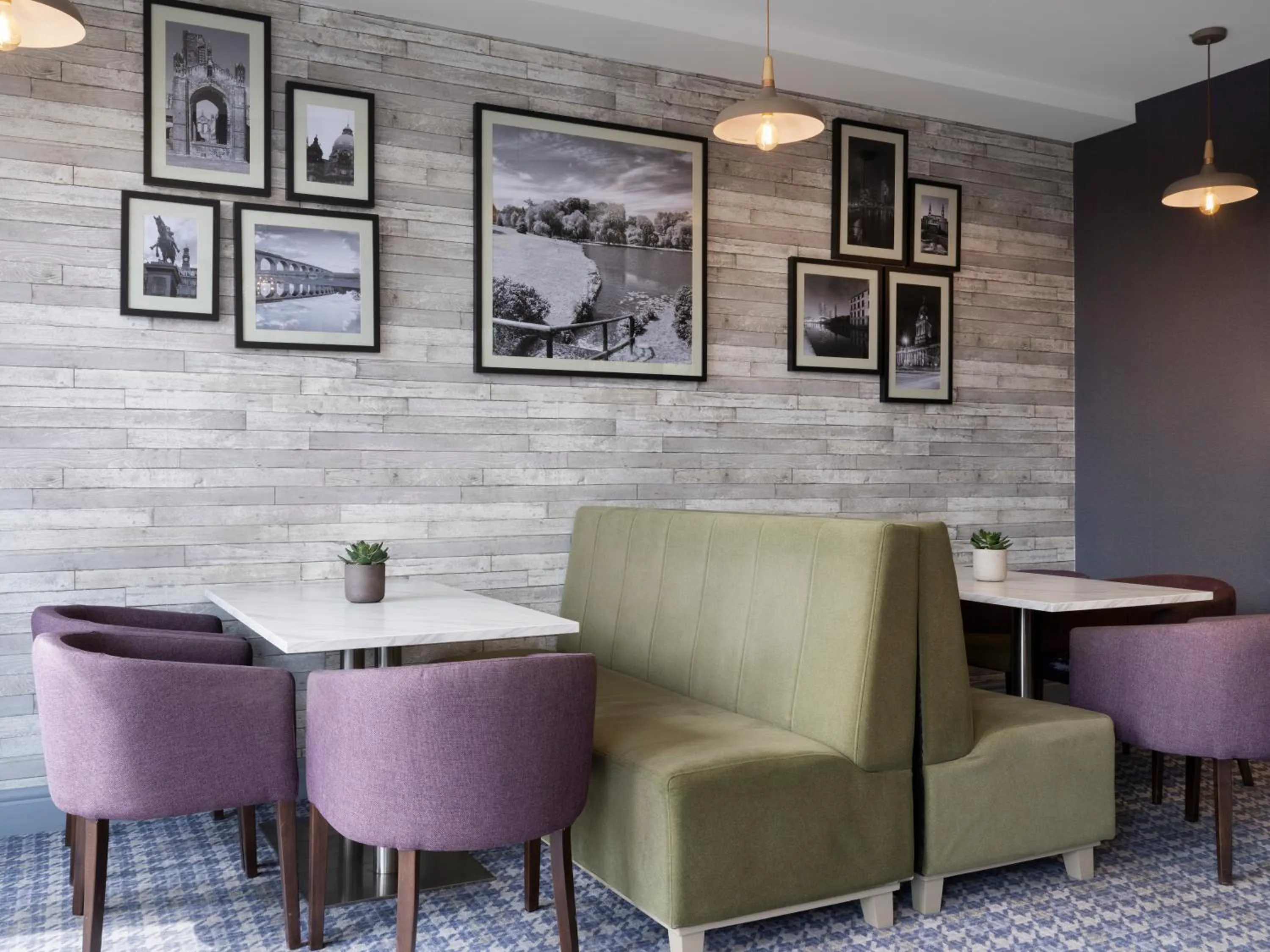 Restaurant/places to eat in Leonardo Hotel Leeds
