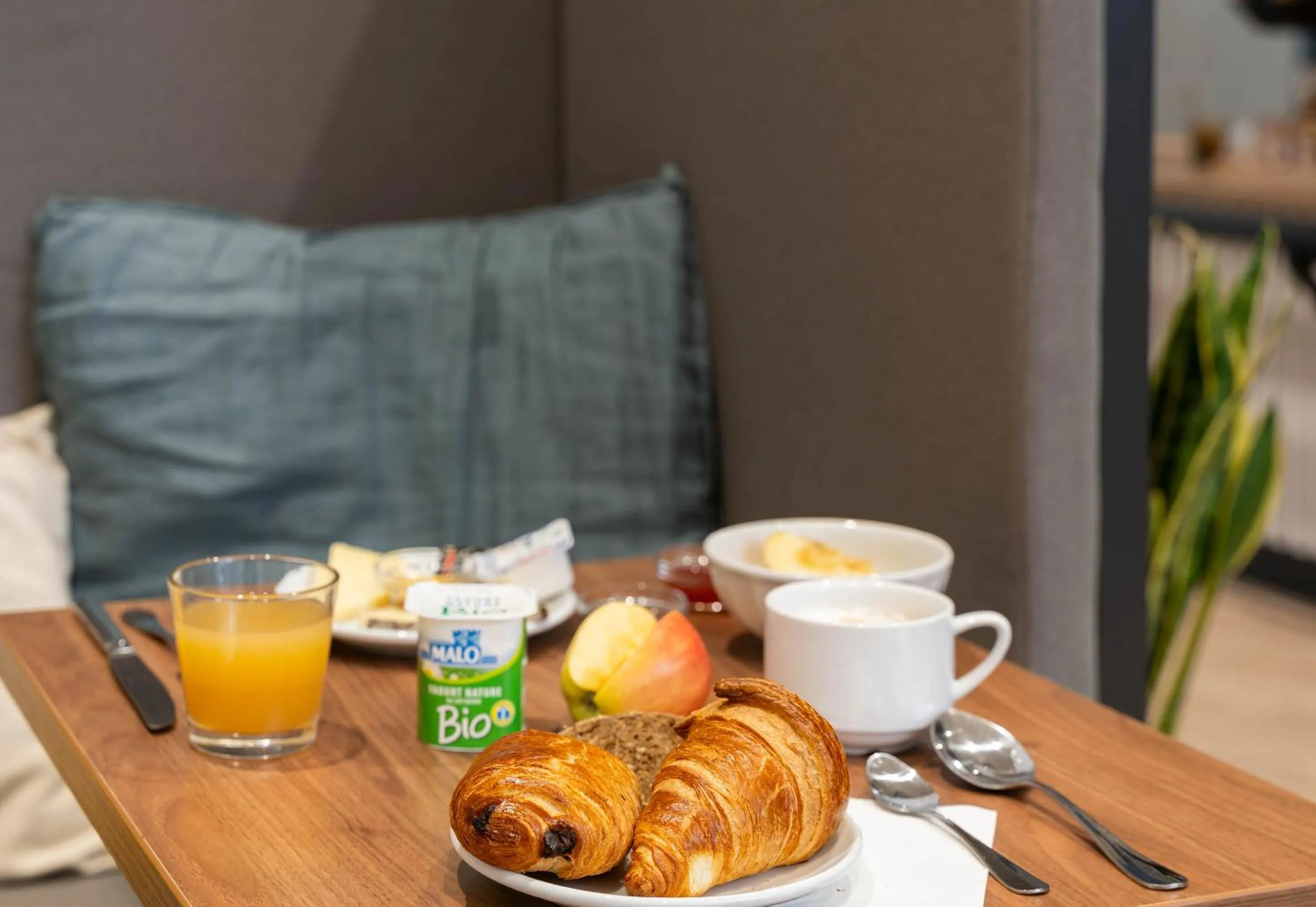 Breakfast in B&B HOTEL Saint-Nazaire Pornichet