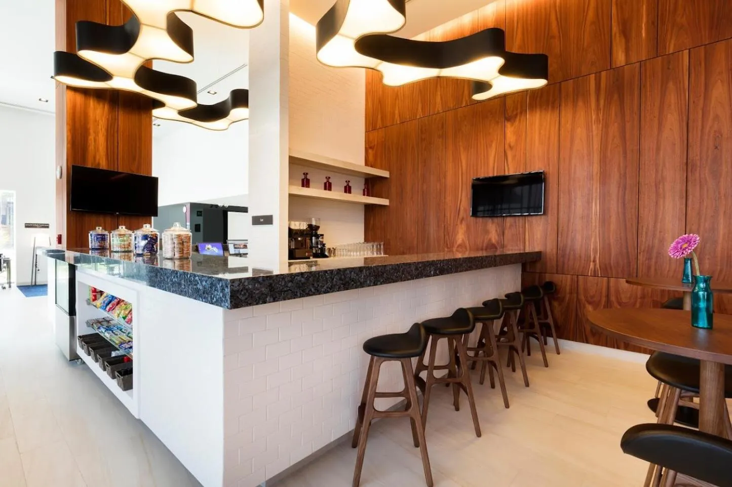 Dining area in Fiesta Inn Express Cancún Cumbres