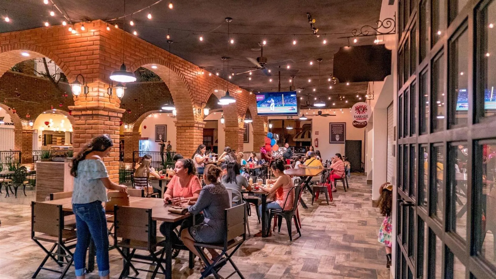 Restaurant/places to eat in Punto Madero Hotel & Plaza