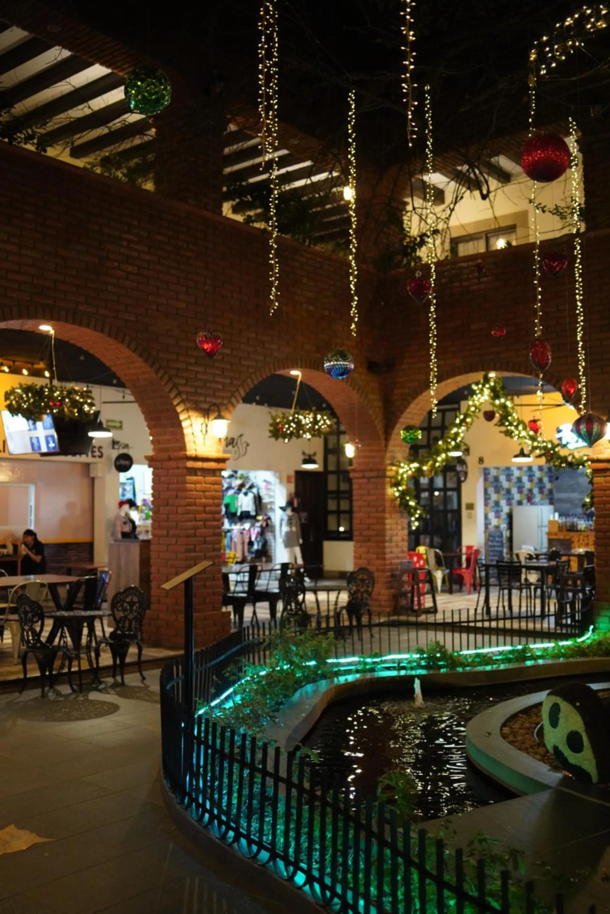 Shopping Area in Punto Madero Hotel & Plaza