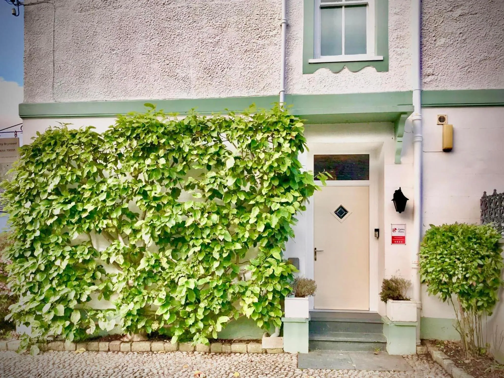 Llety Brynawel Guest House