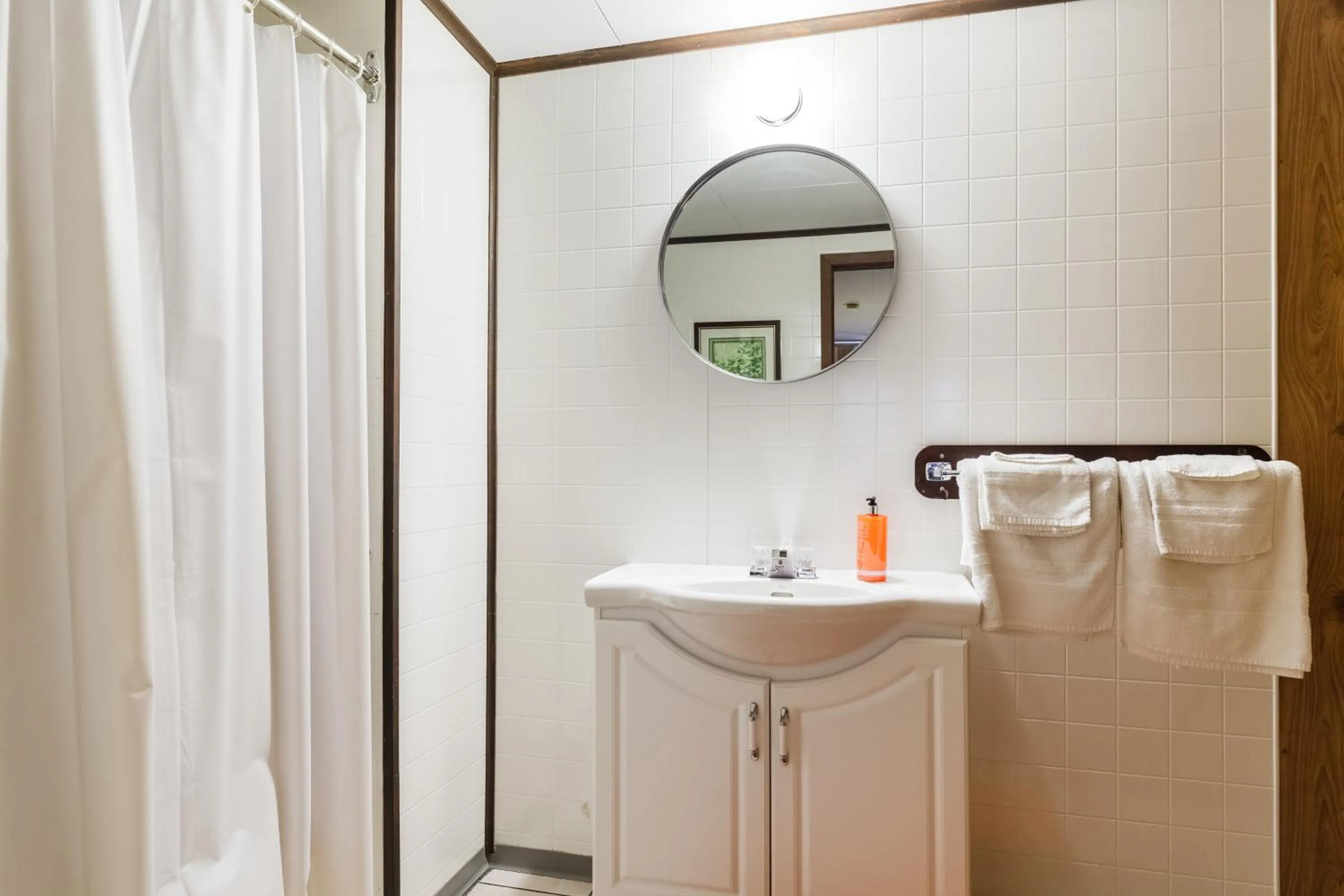 Toilet in Motel Ile d'Orleans