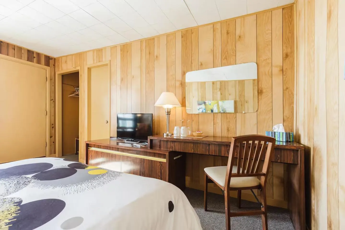 Bedroom, Bed in Motel Ile d'Orleans