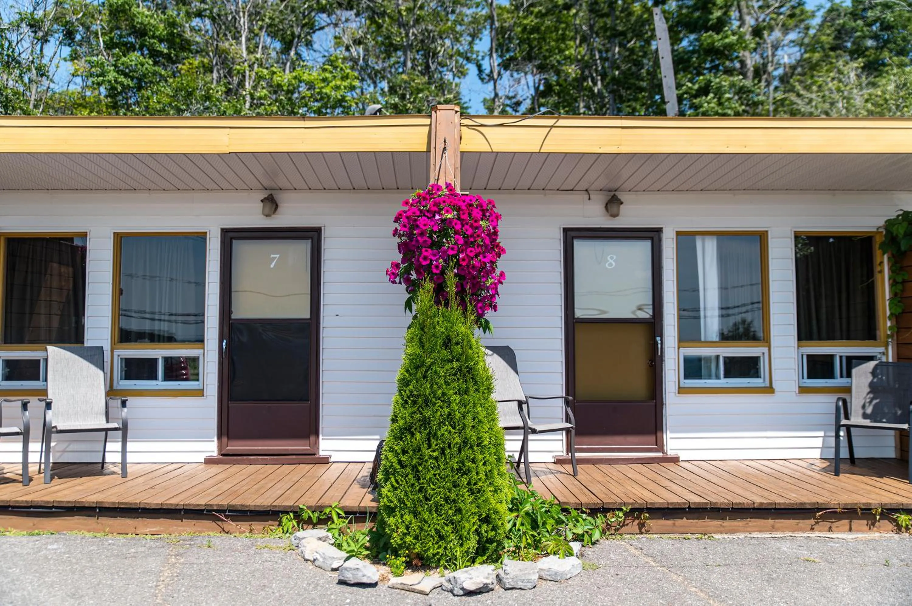 Patio in Motel Ile d'Orleans