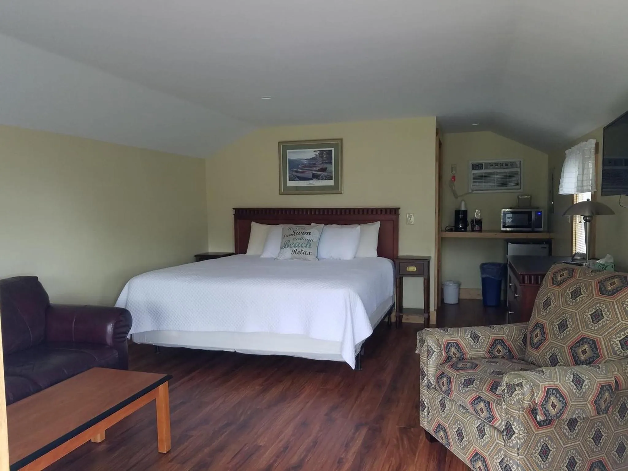Photo of the whole room, Bed in Grand View Resort