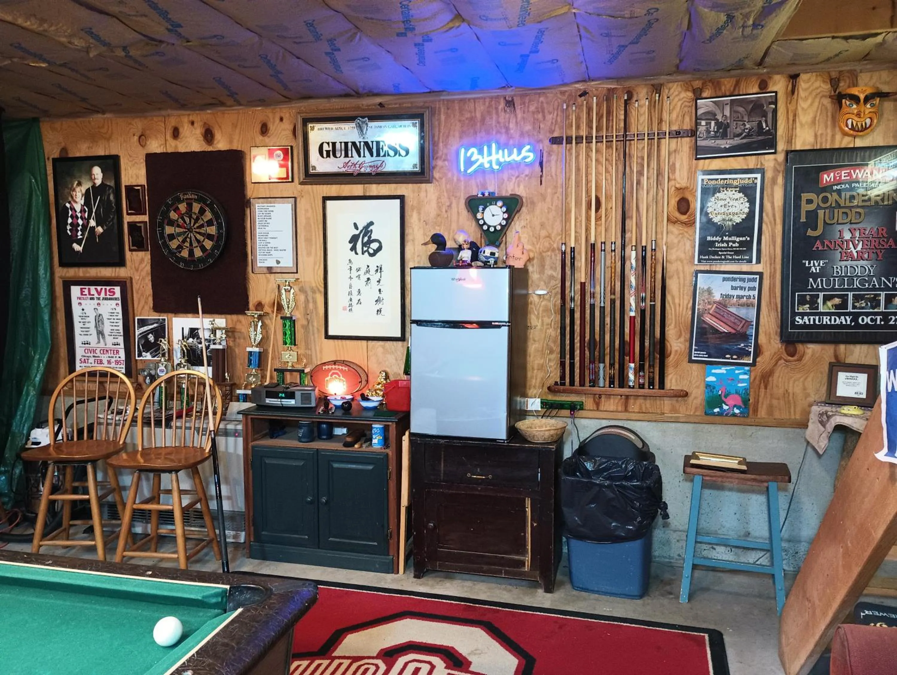 Billiard in 13 Hills Bed & Breakfast