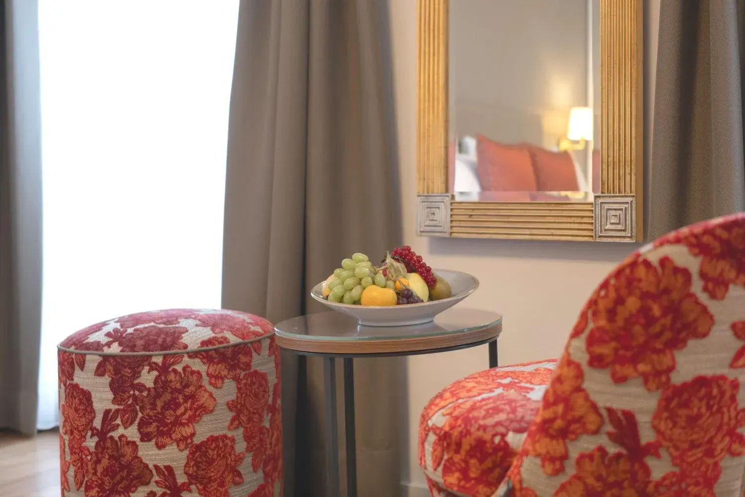 Double room facing the Chapel Bridge and balcony 16m2 in Hotel Des Alpes Double room facing the Chapel Bridge and balcony 16m2 in Hotel Des Alpes