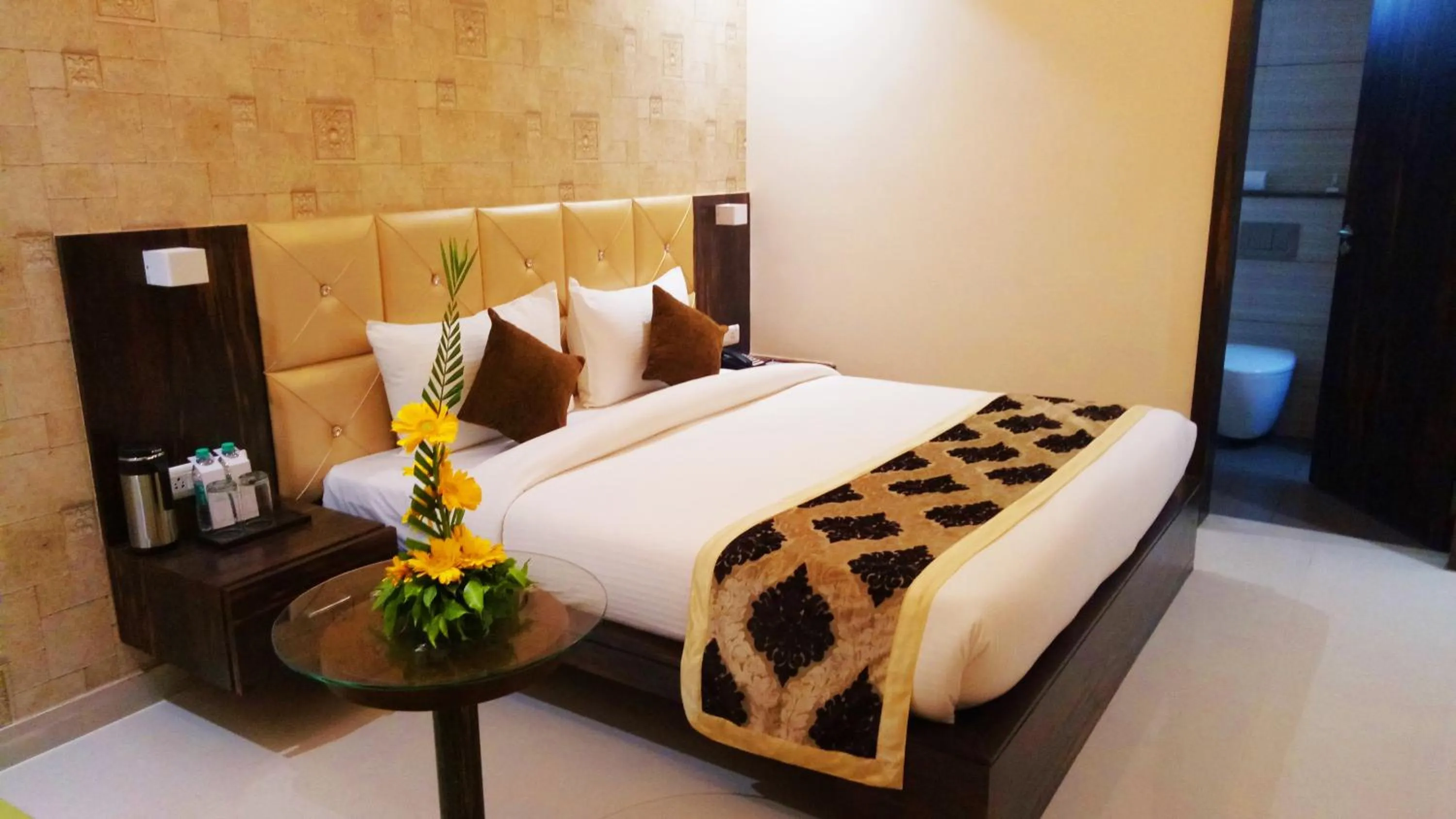 Photo of the whole room, Bed in Pinnacle by Click Hotels, Lucknow