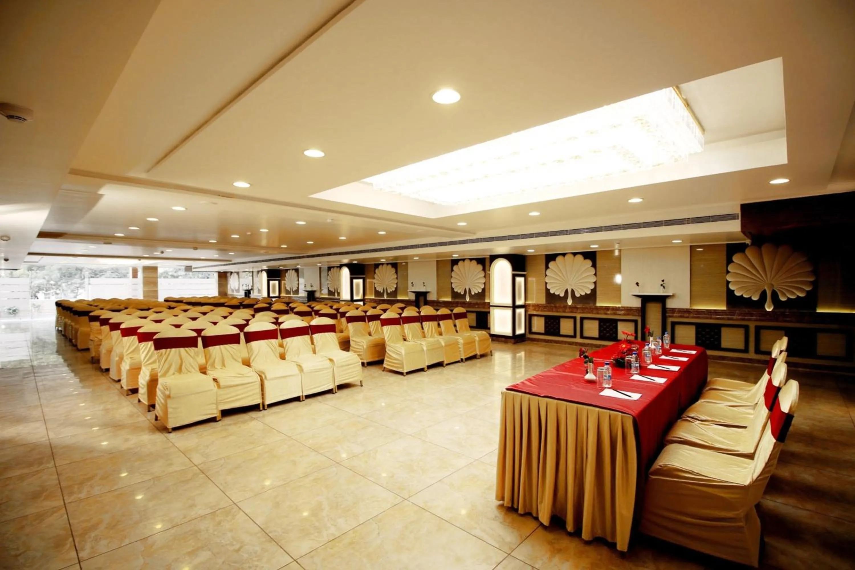 Banquet/Function facilities in Pinnacle by Click Hotels, Lucknow