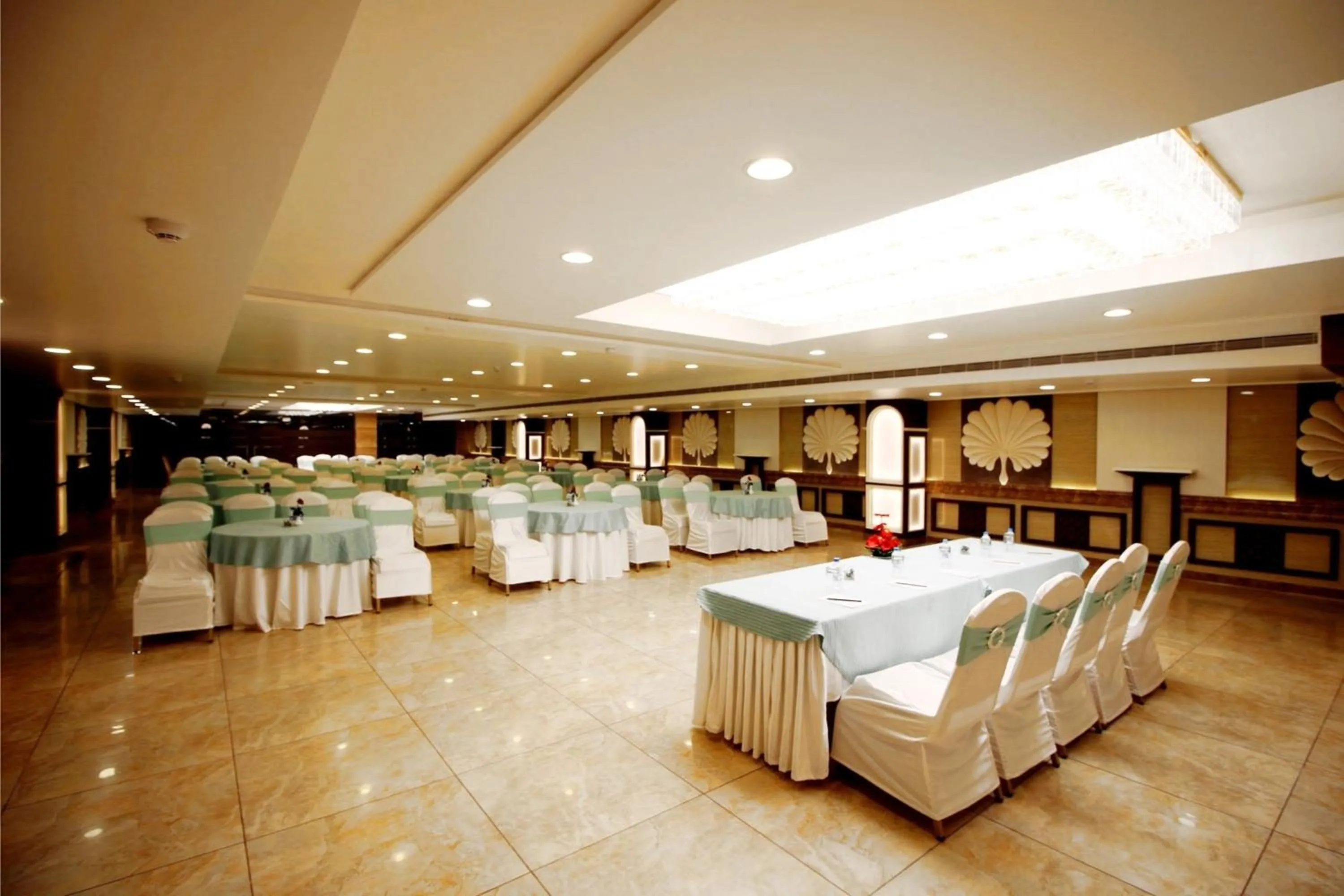 Banquet/Function facilities in Pinnacle by Click Hotels, Lucknow