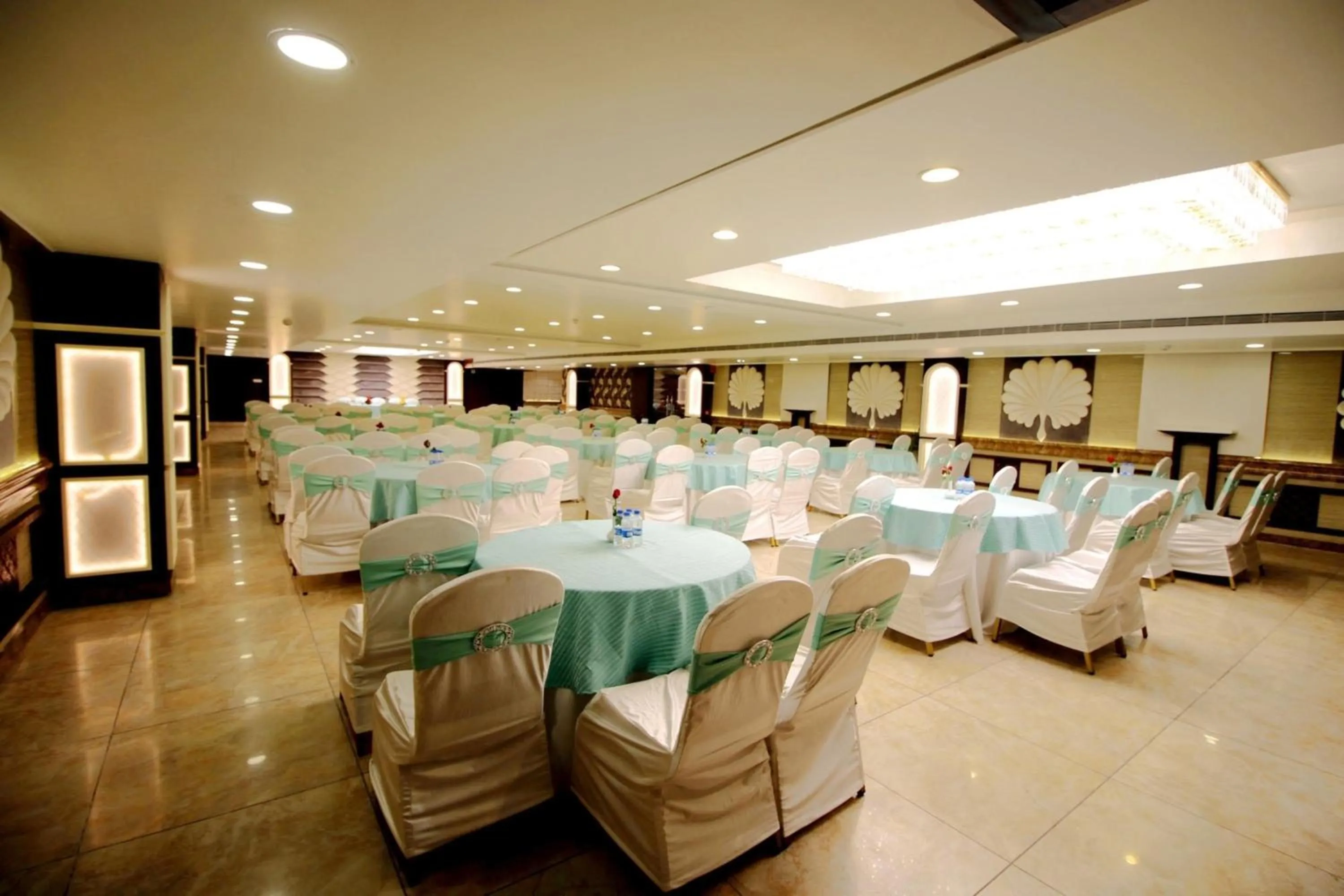 Banquet/Function facilities in Pinnacle by Click Hotels, Lucknow