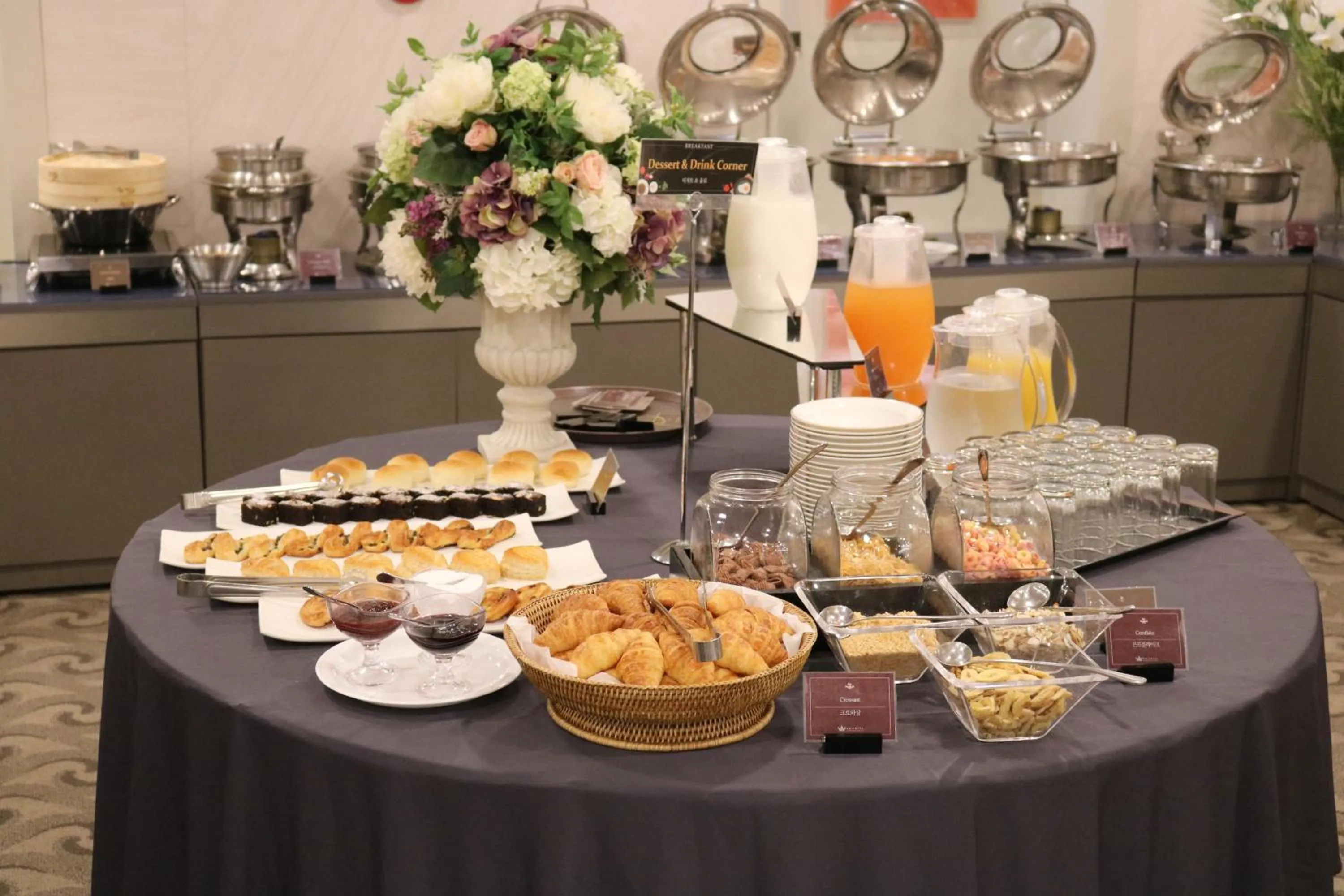 Buffet breakfast in Daegu AW Hotel