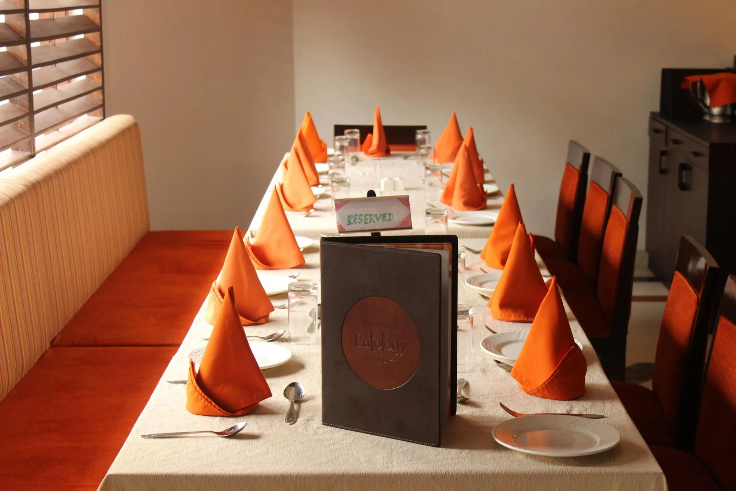 Restaurant/places to eat in Hotel Gwalior Regency