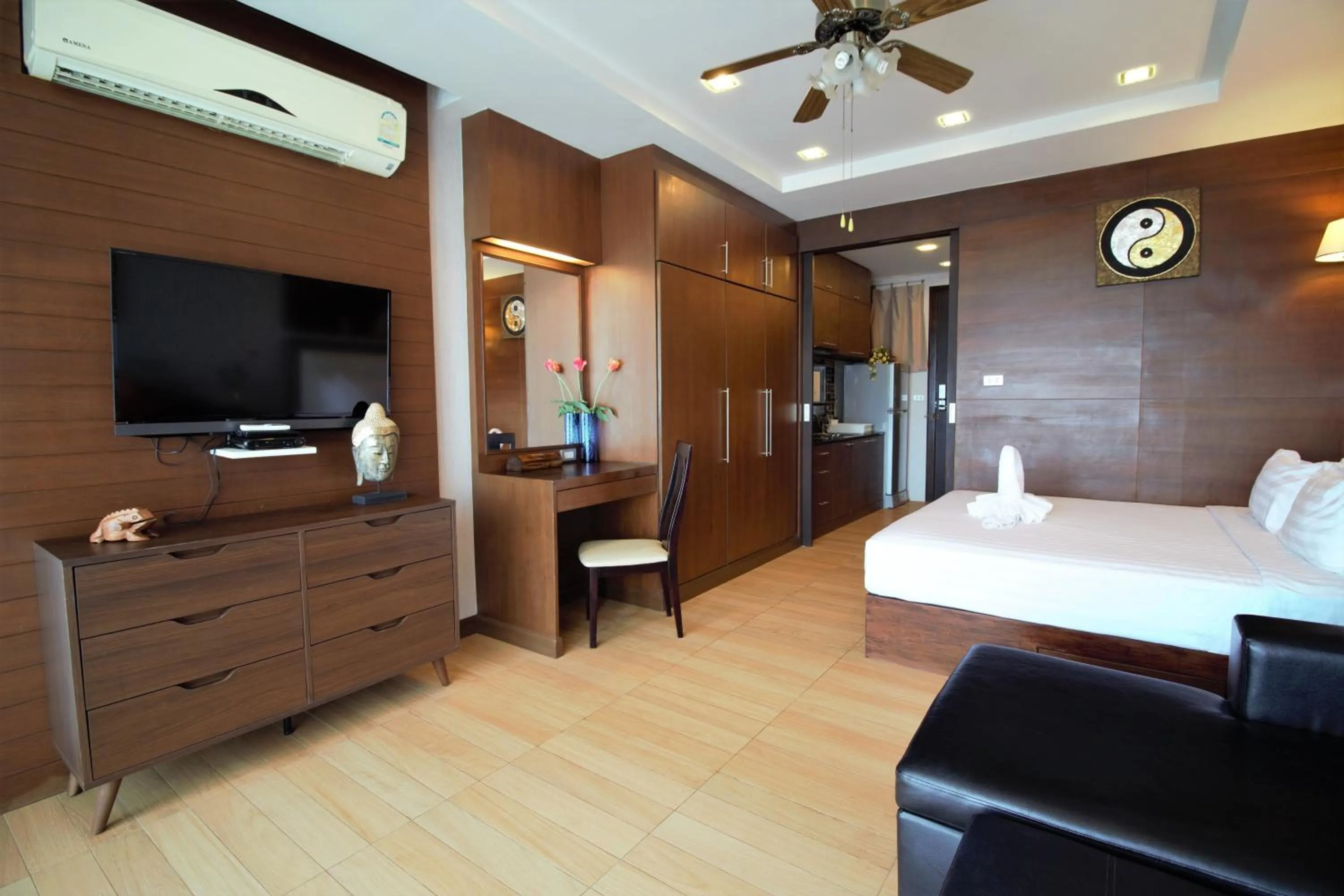 Photo of the whole room, Bed in Sea & Sky Karon Beach by PHR