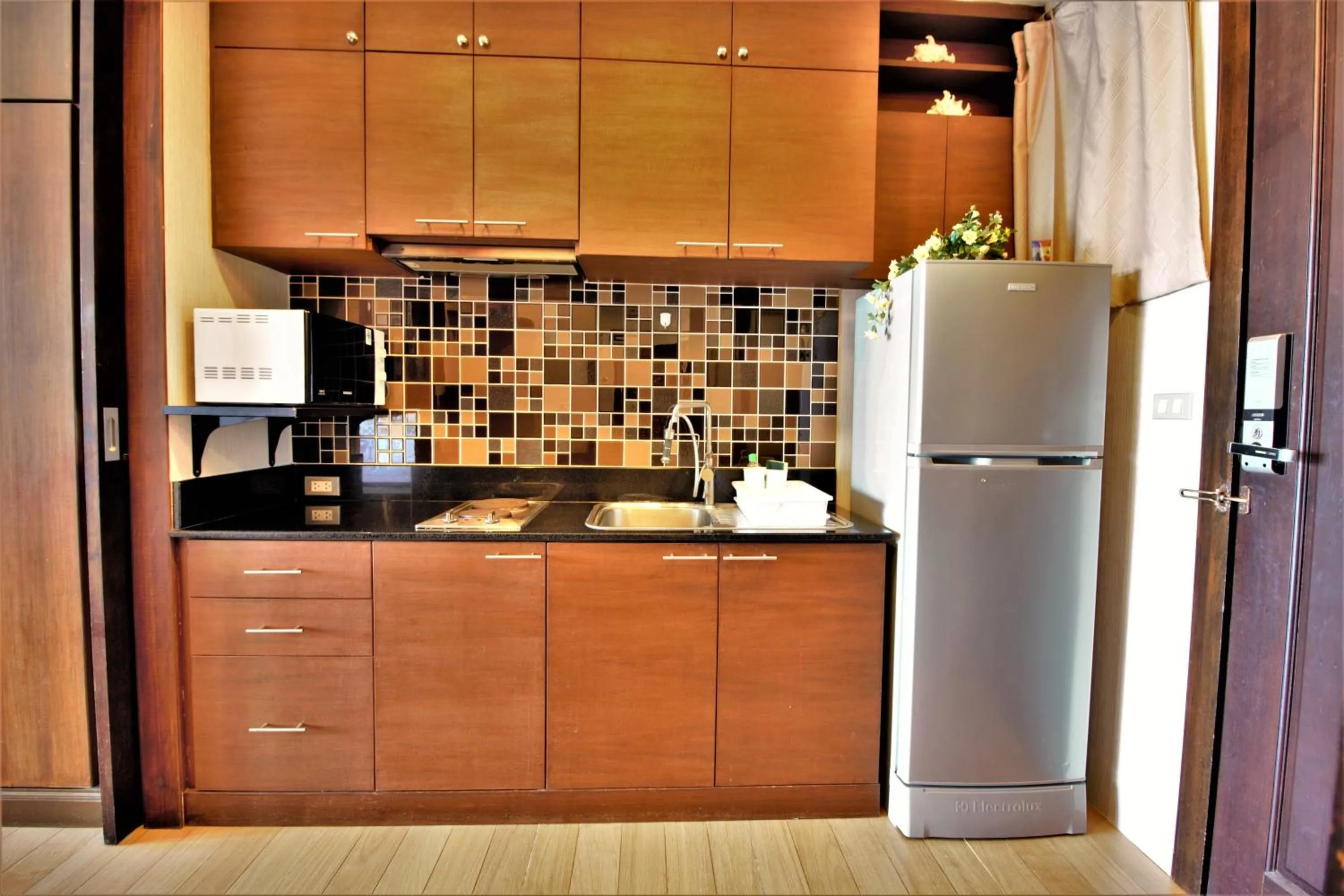 Kitchen or kitchenette, Kitchen/Kitchenette in Sea & Sky Karon Beach by PHR