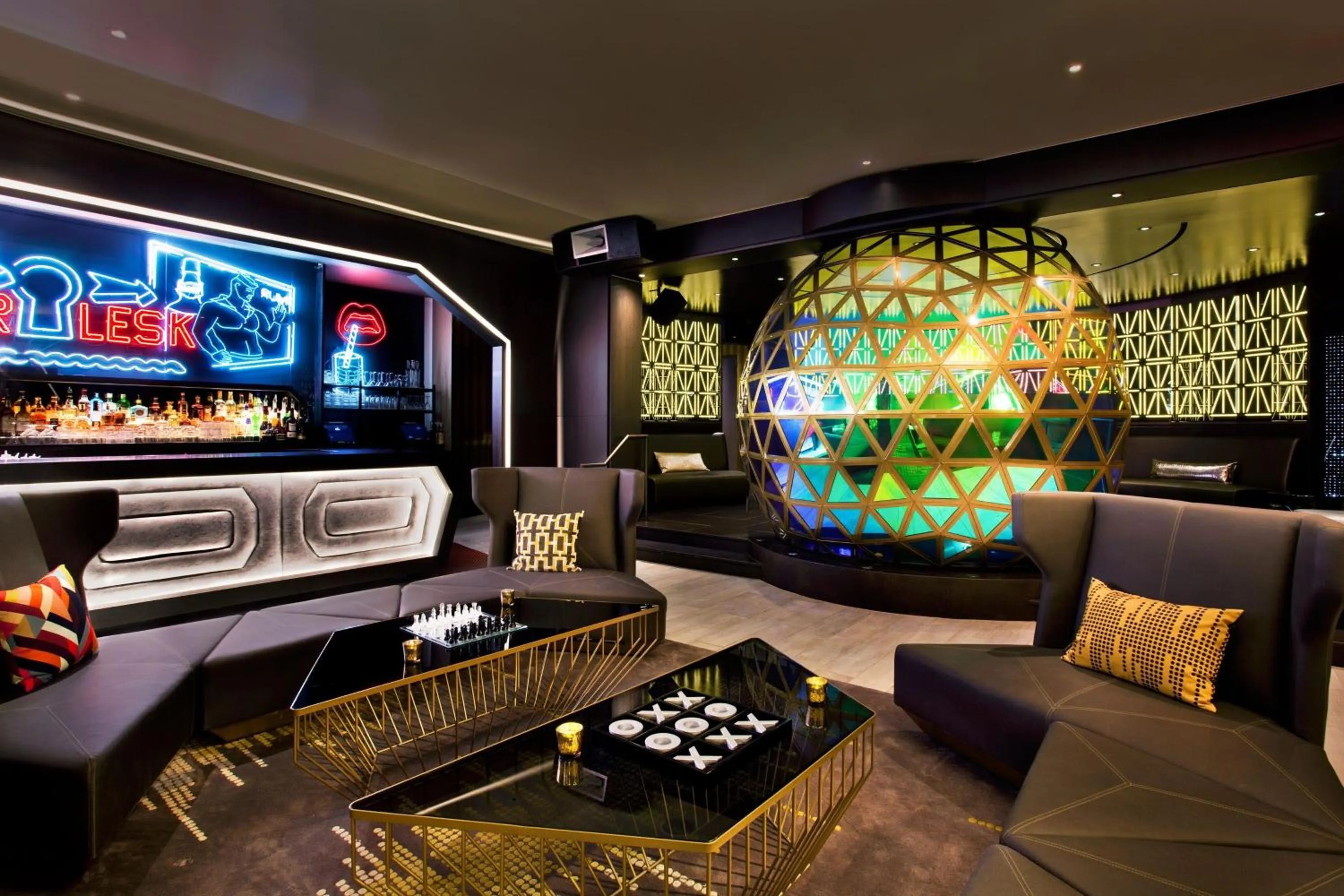 Restaurant/places to eat in W New York - Times Square