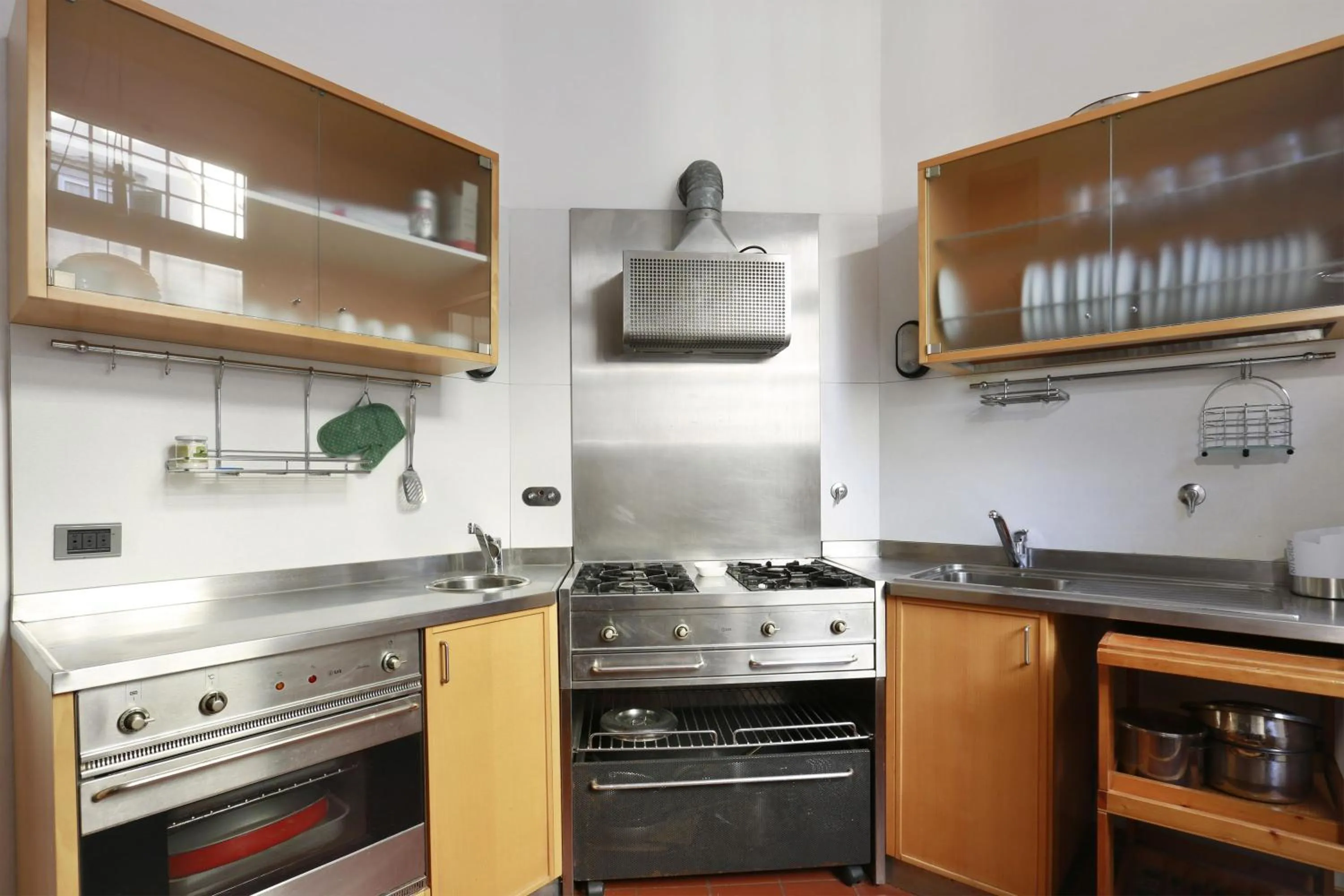 Communal kitchen in B&b Pergola House
