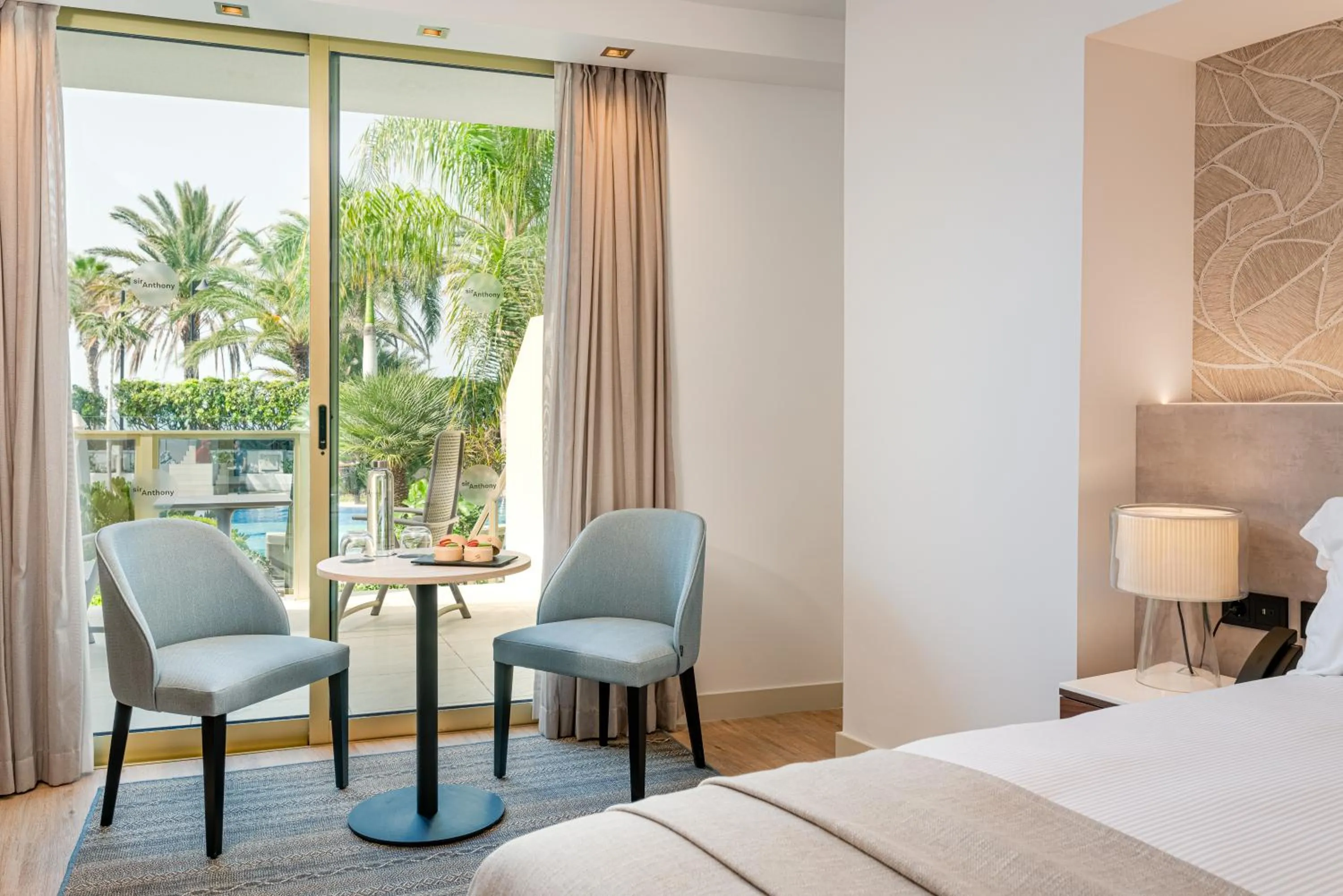 Balcony/Terrace, Bed in Sir Anthony