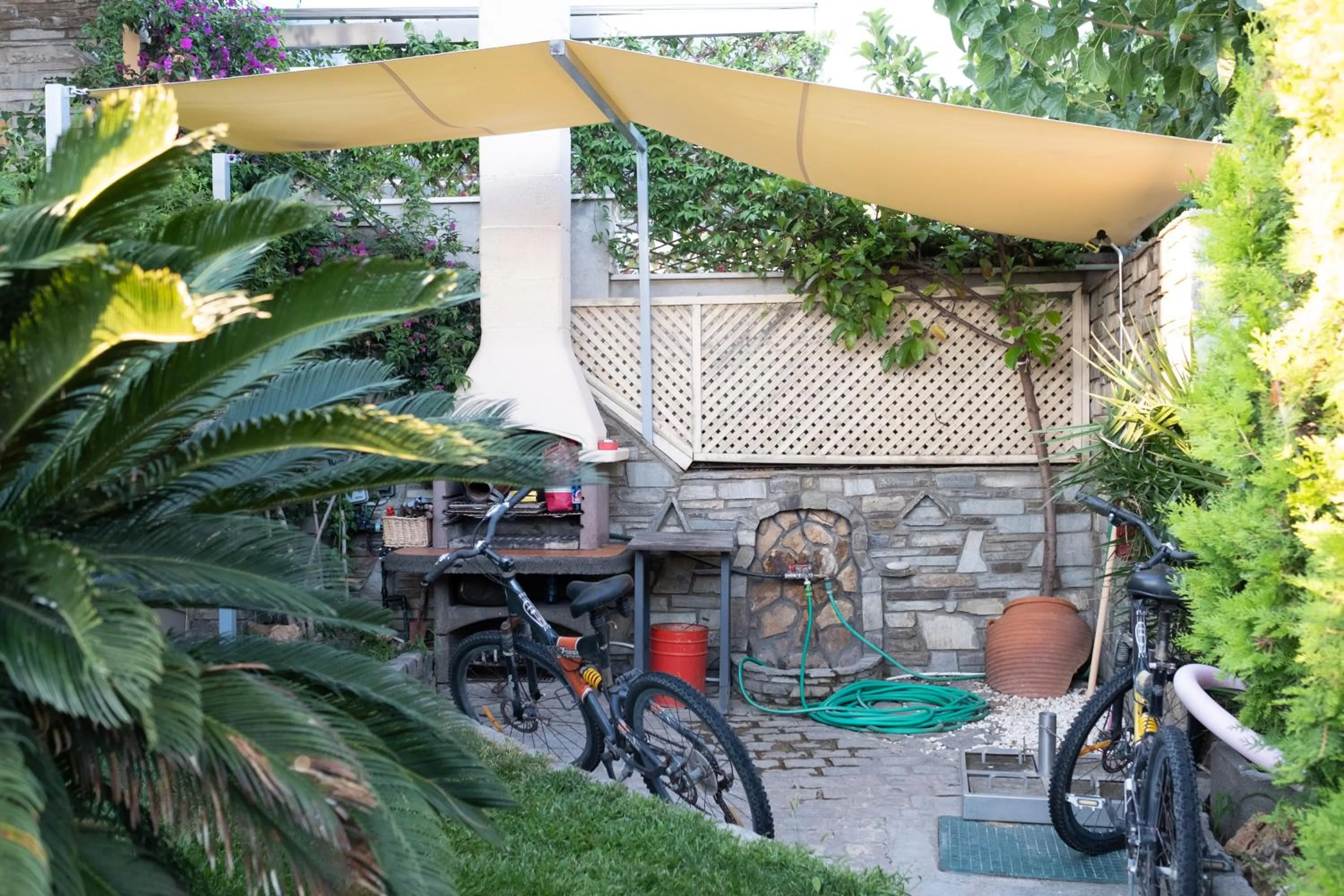 BBQ facilities in Blue Crystal Villa