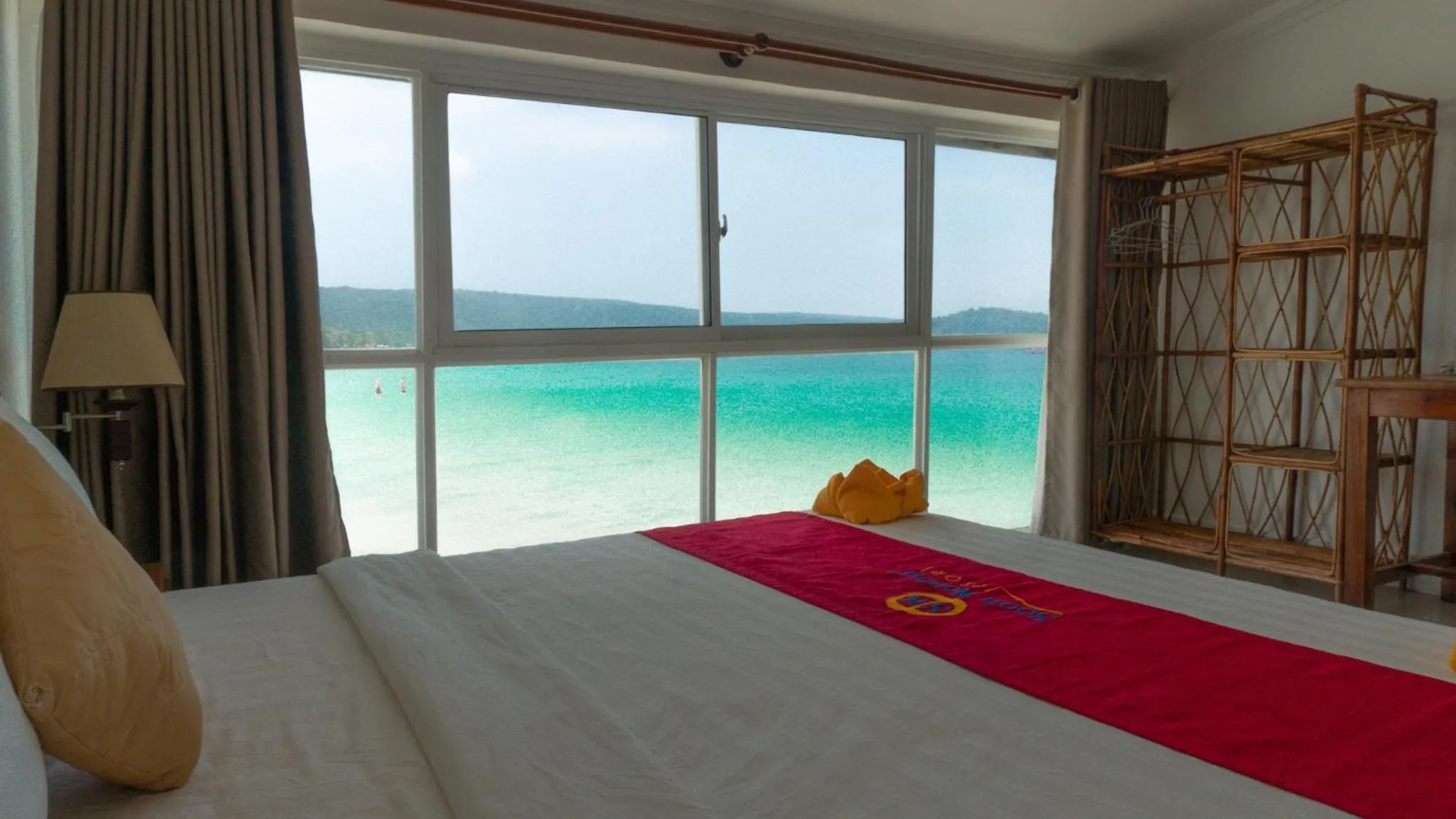 Deluxe Double Room (2 Adults + 1 Child) in Soon Noeng Resort Koh Rong Sanloem
