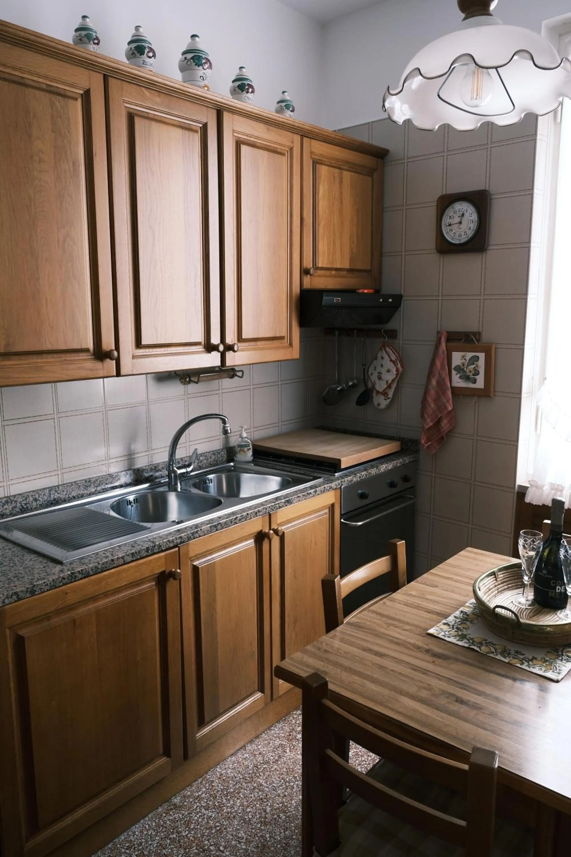 Kitchen or kitchenette in Turchino Apartment & Terrazza della Luisa by PortofinoVacanze